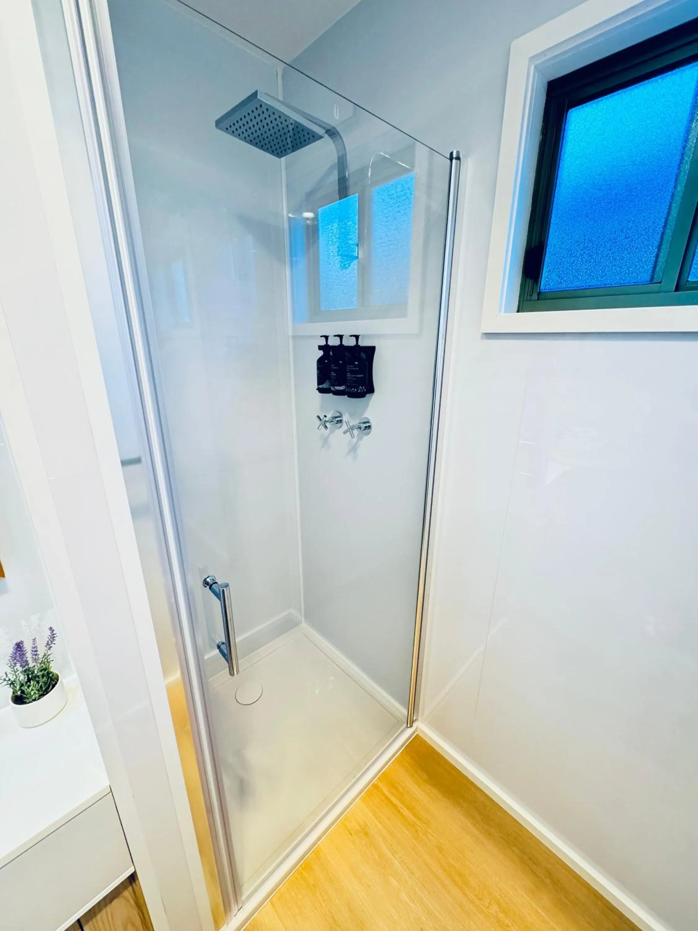 Bathroom in BIG4 Tasman Holiday Parks - Bright