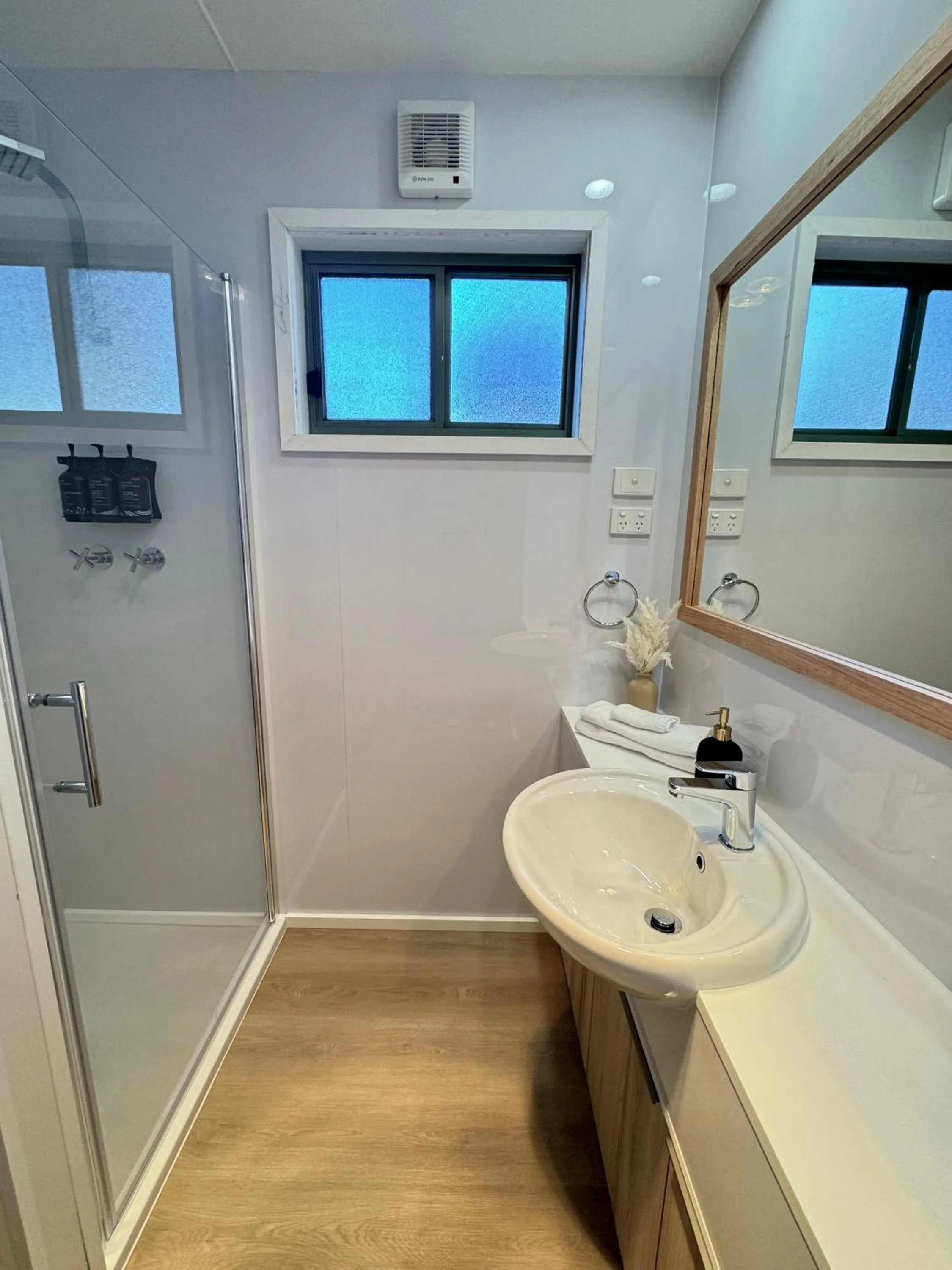 Bathroom in BIG4 Tasman Holiday Parks - Bright