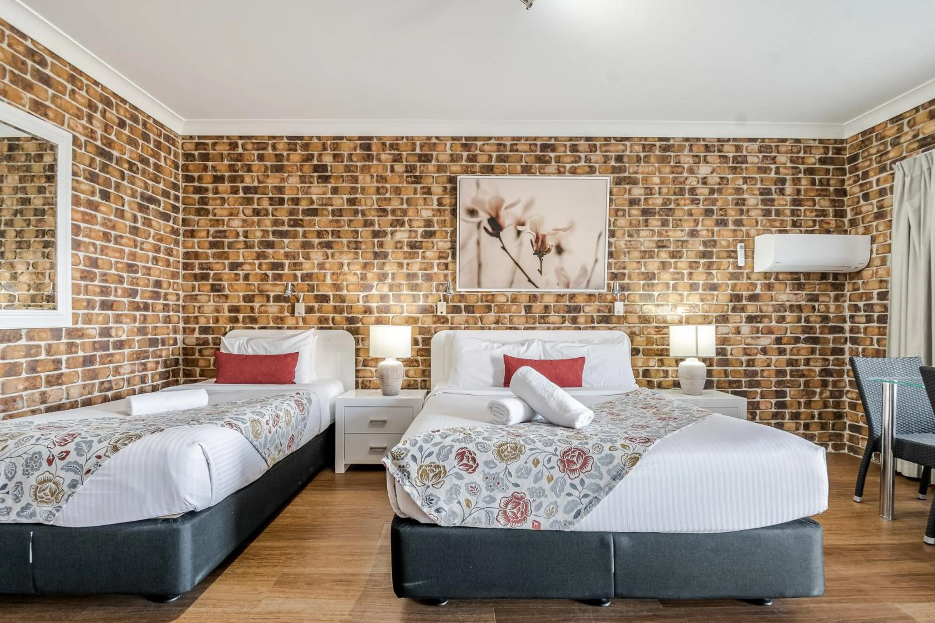 Bed in Richmond Motor Inn