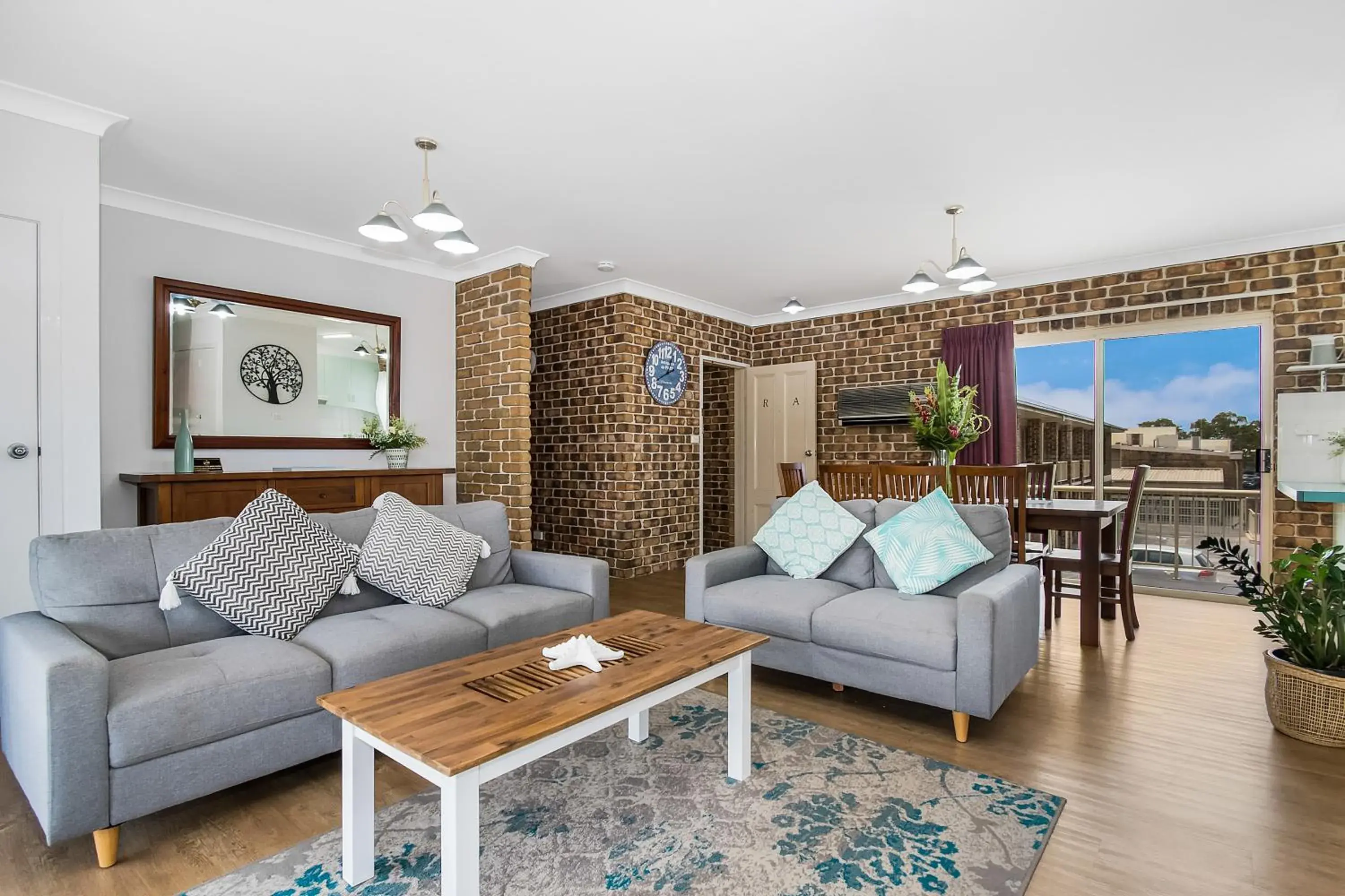 Living room in Richmond Motor Inn Living room in Richmond Motor Inn