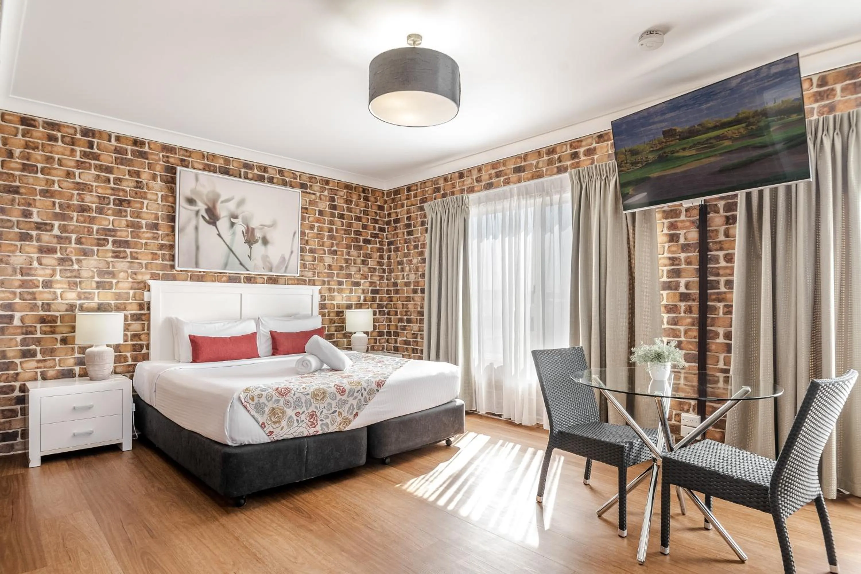 Bed in Richmond Motor Inn