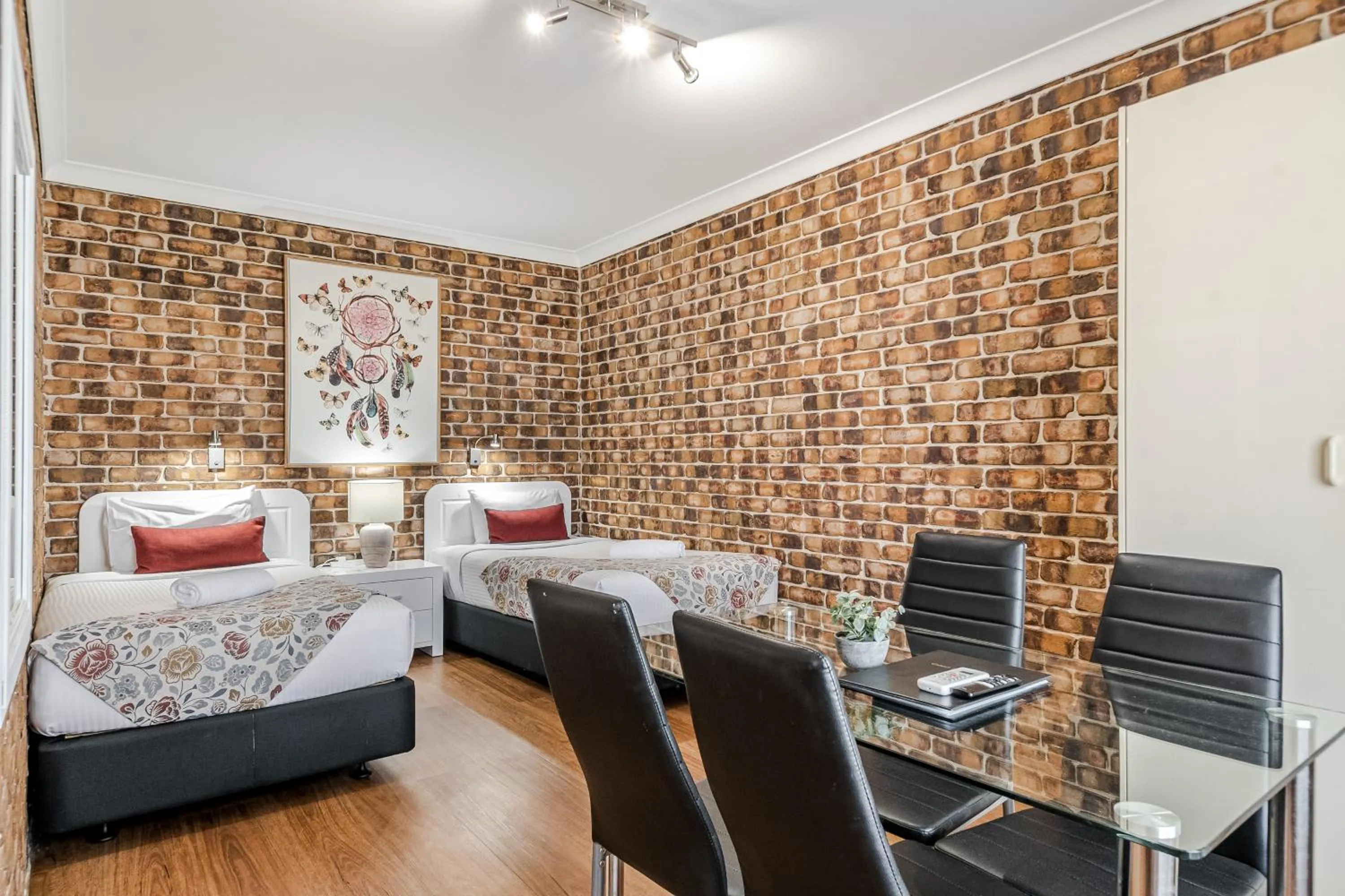 Bed in Richmond Motor Inn