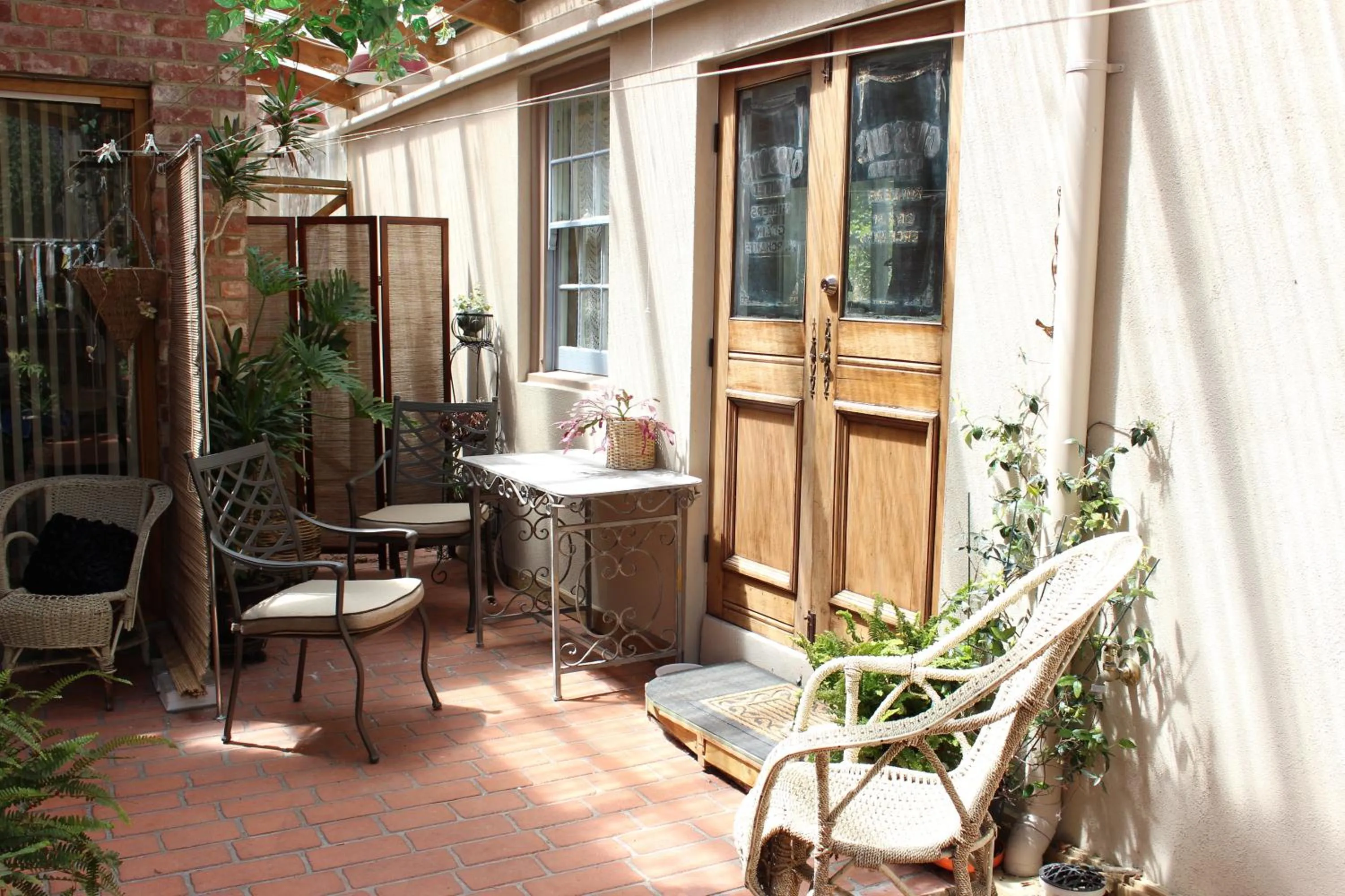 Facade/entrance in Werndee