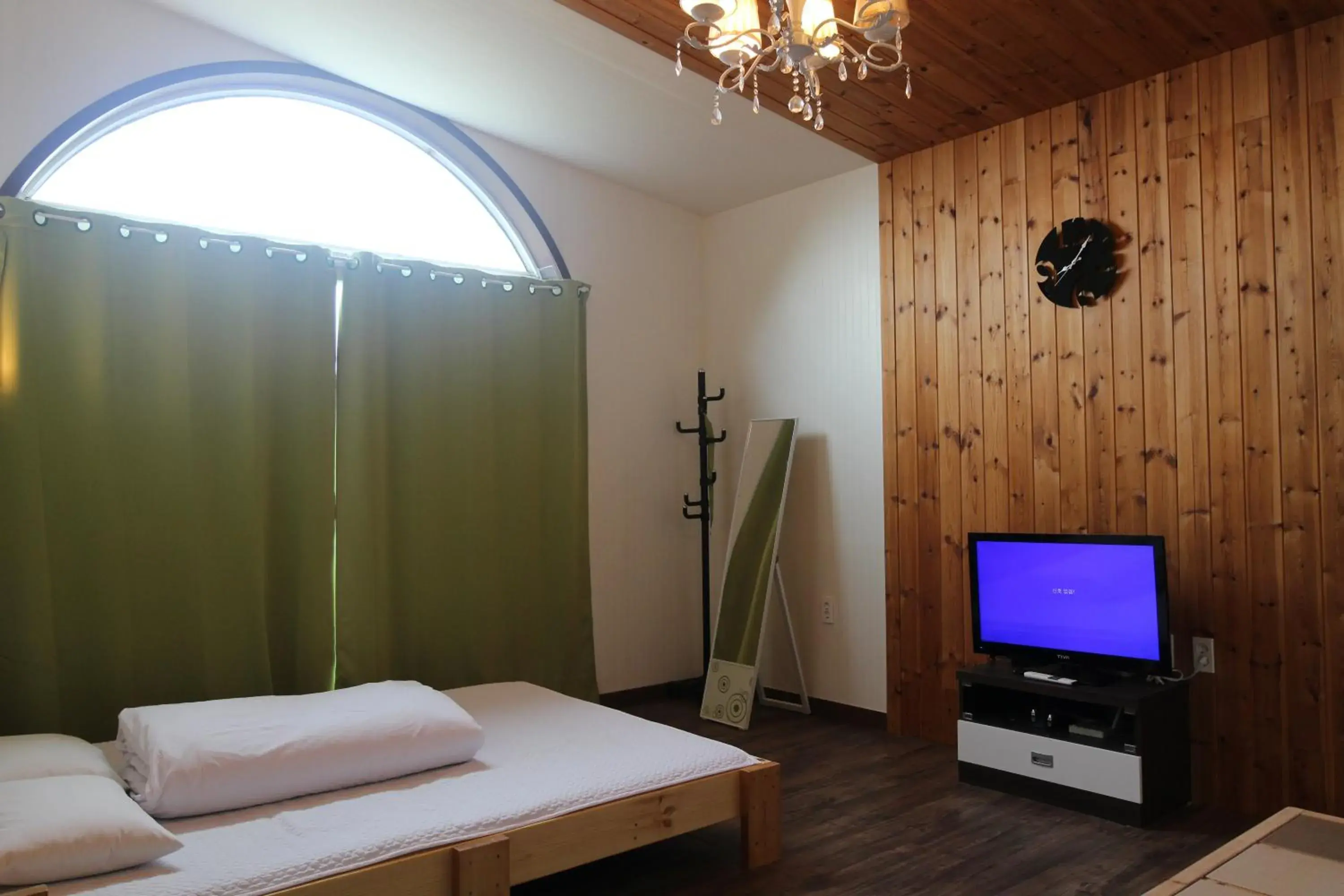 Photo of the whole room, Bed in Guesthouse Kim's Cabin Photo of the whole room, Bed in Guesthouse Kim's Cabin