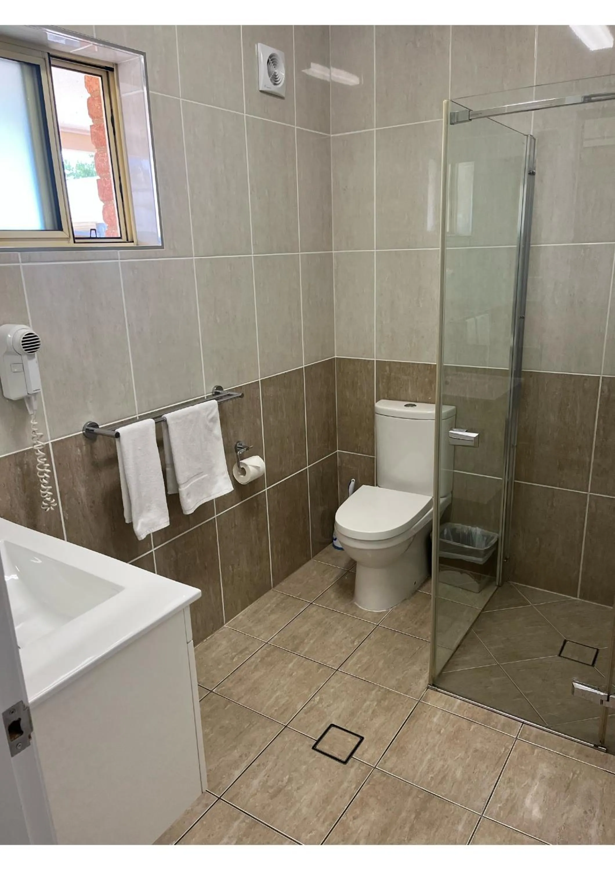 Toilet in Gundagai Gabriel Motor Inn