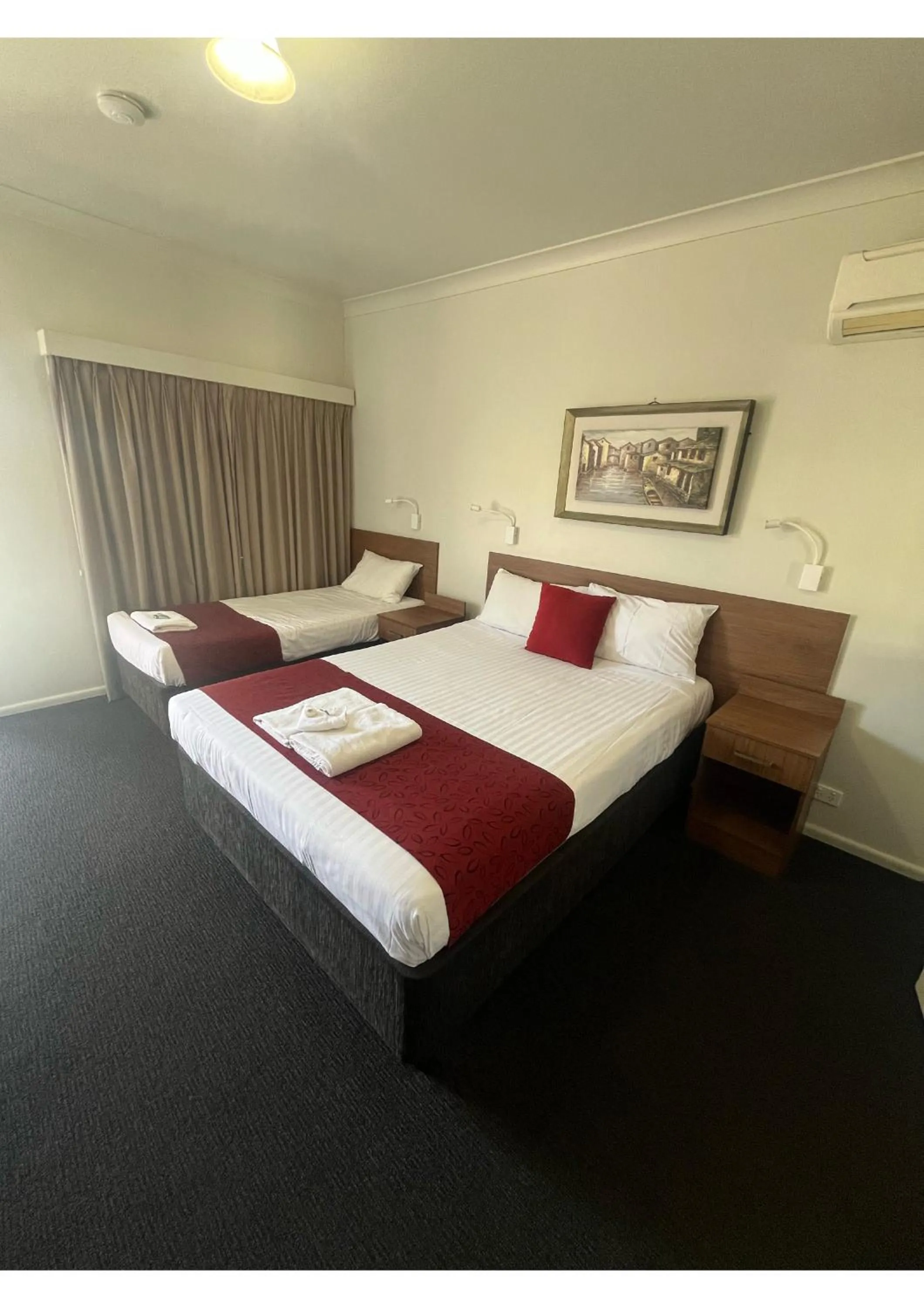 Bed in Gundagai Gabriel Motor Inn