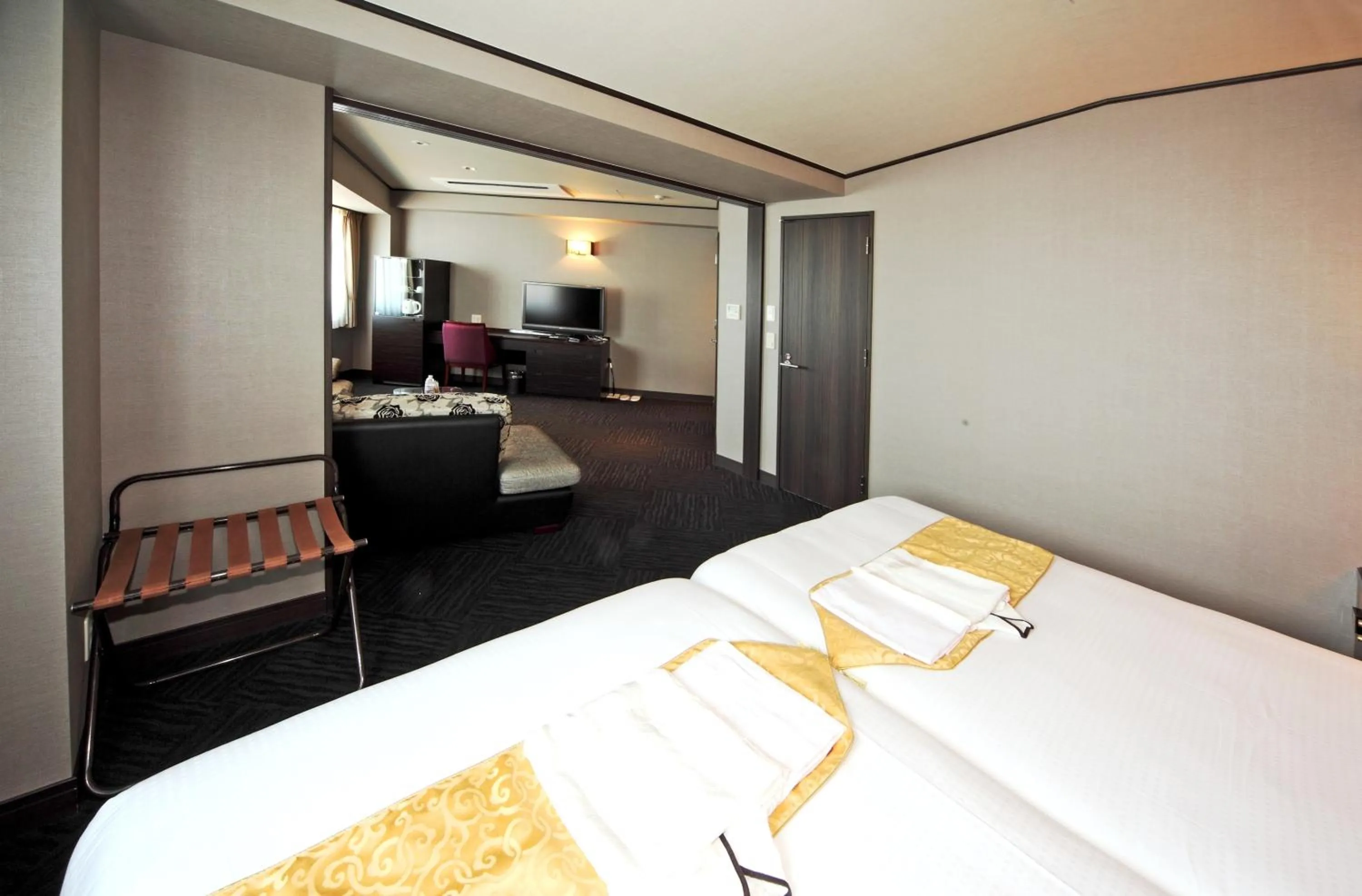 TV and multimedia, Bed in Hotel Sunplaza Osaka Sakai Annex