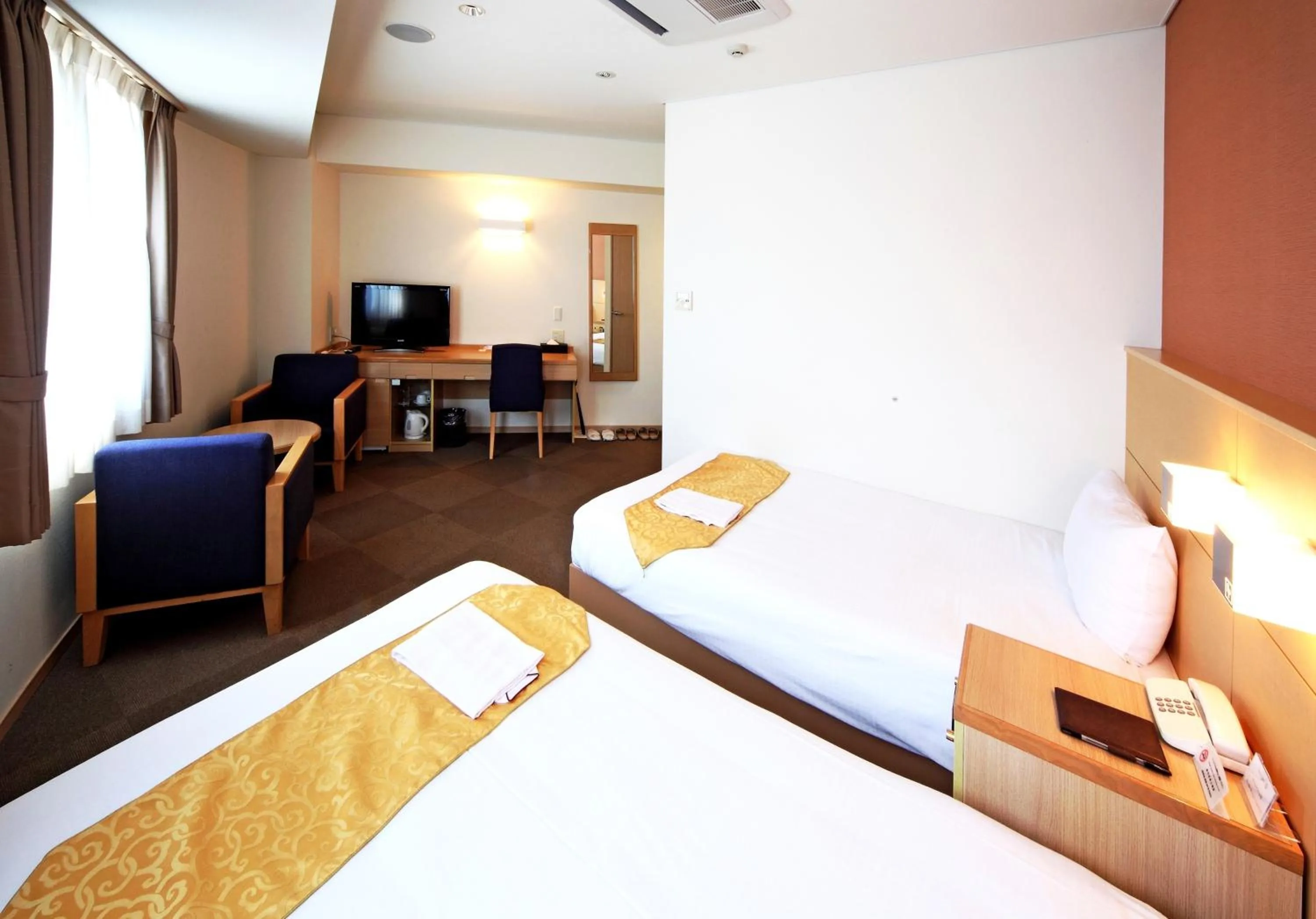 Day, Bed in Hotel Sunplaza Osaka Sakai Annex