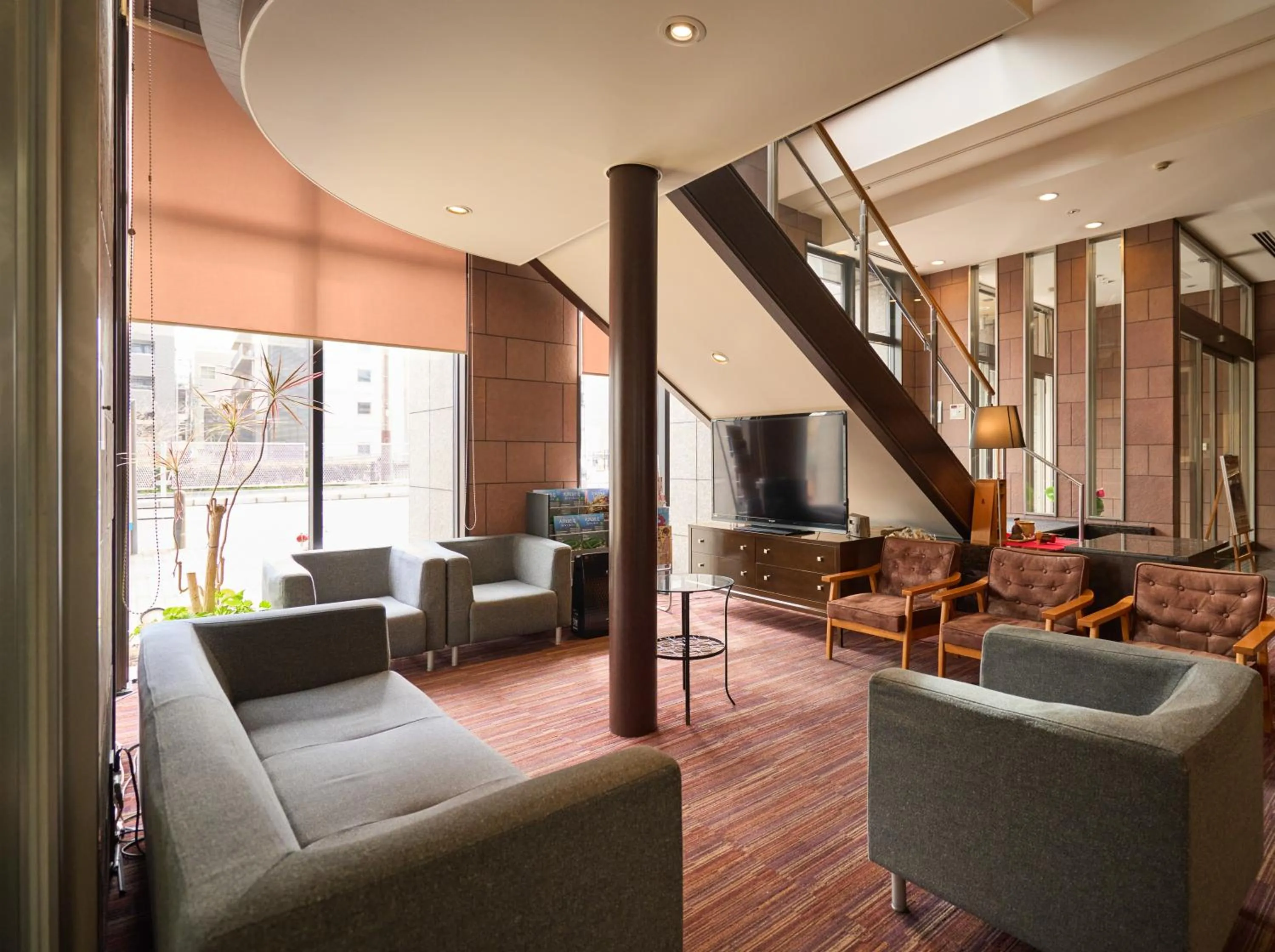 Communal lounge/ TV room in Hotel Sunplaza Osaka Sakai Annex