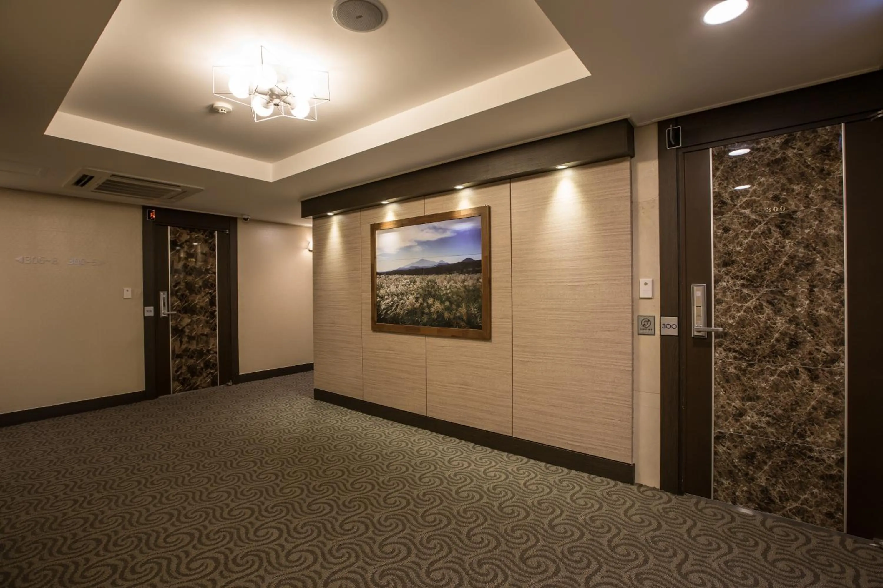 Area and facilities in Elin Hotel