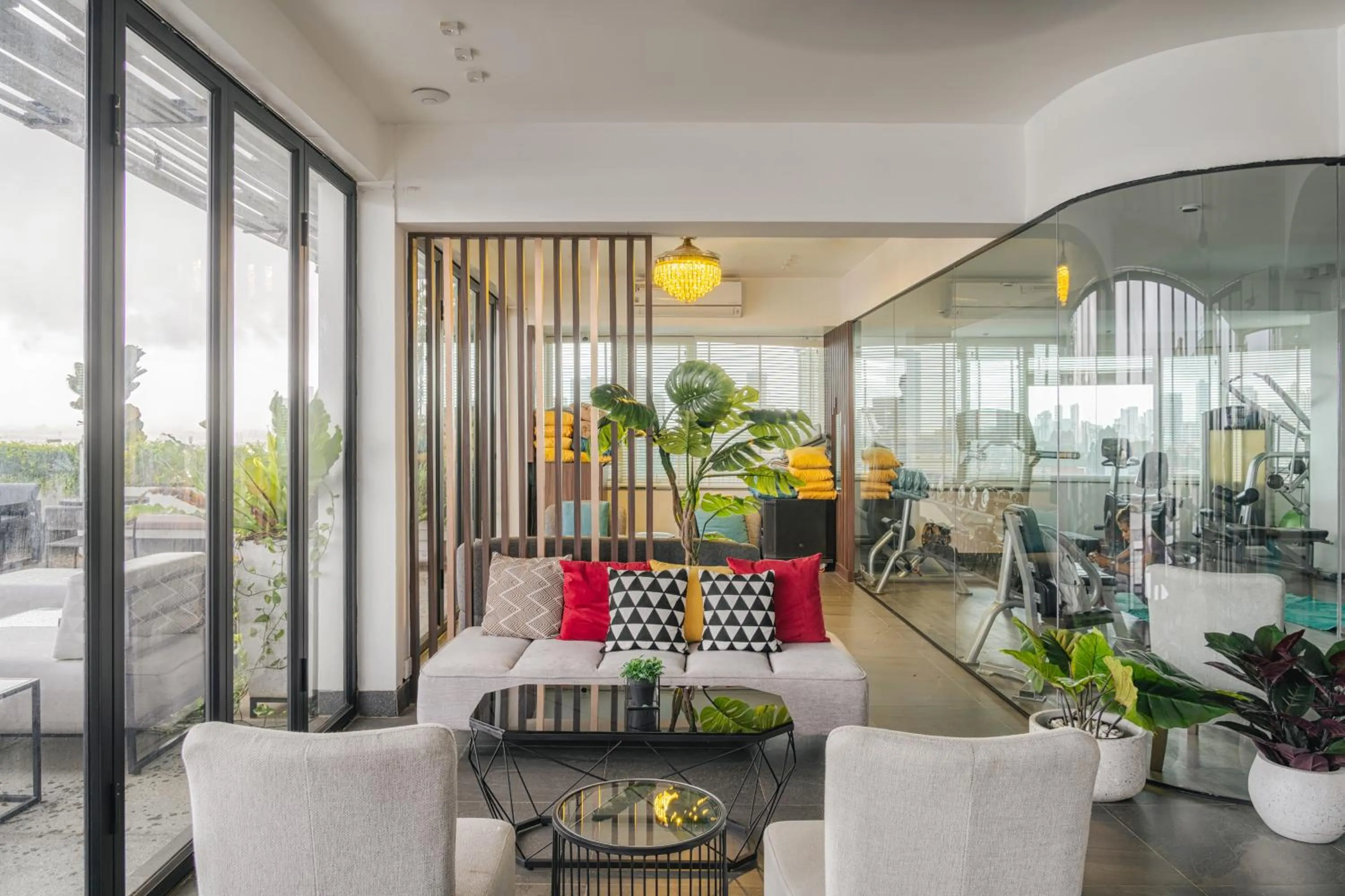 Swimming pool in Harmony Phnom Penh Hotel