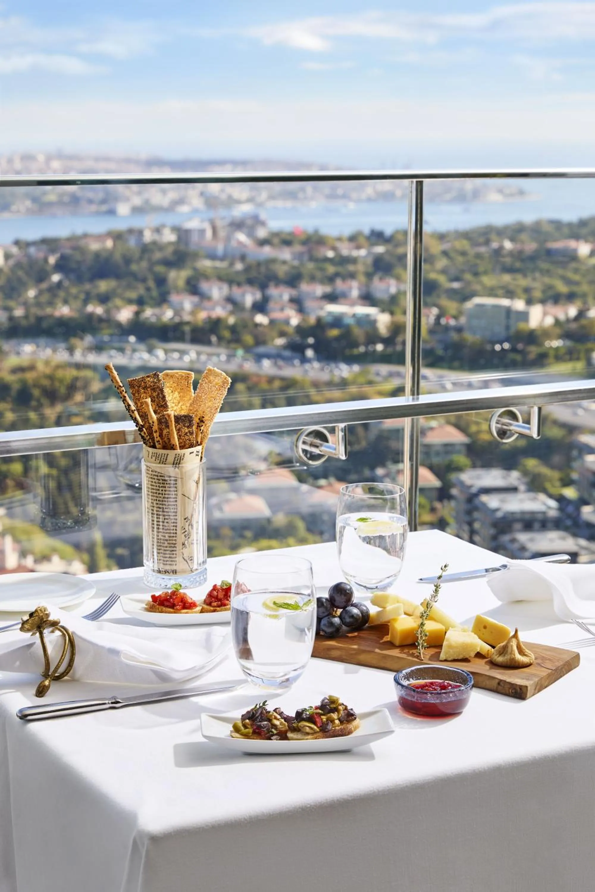 Restaurant/places to eat in Raffles Istanbul