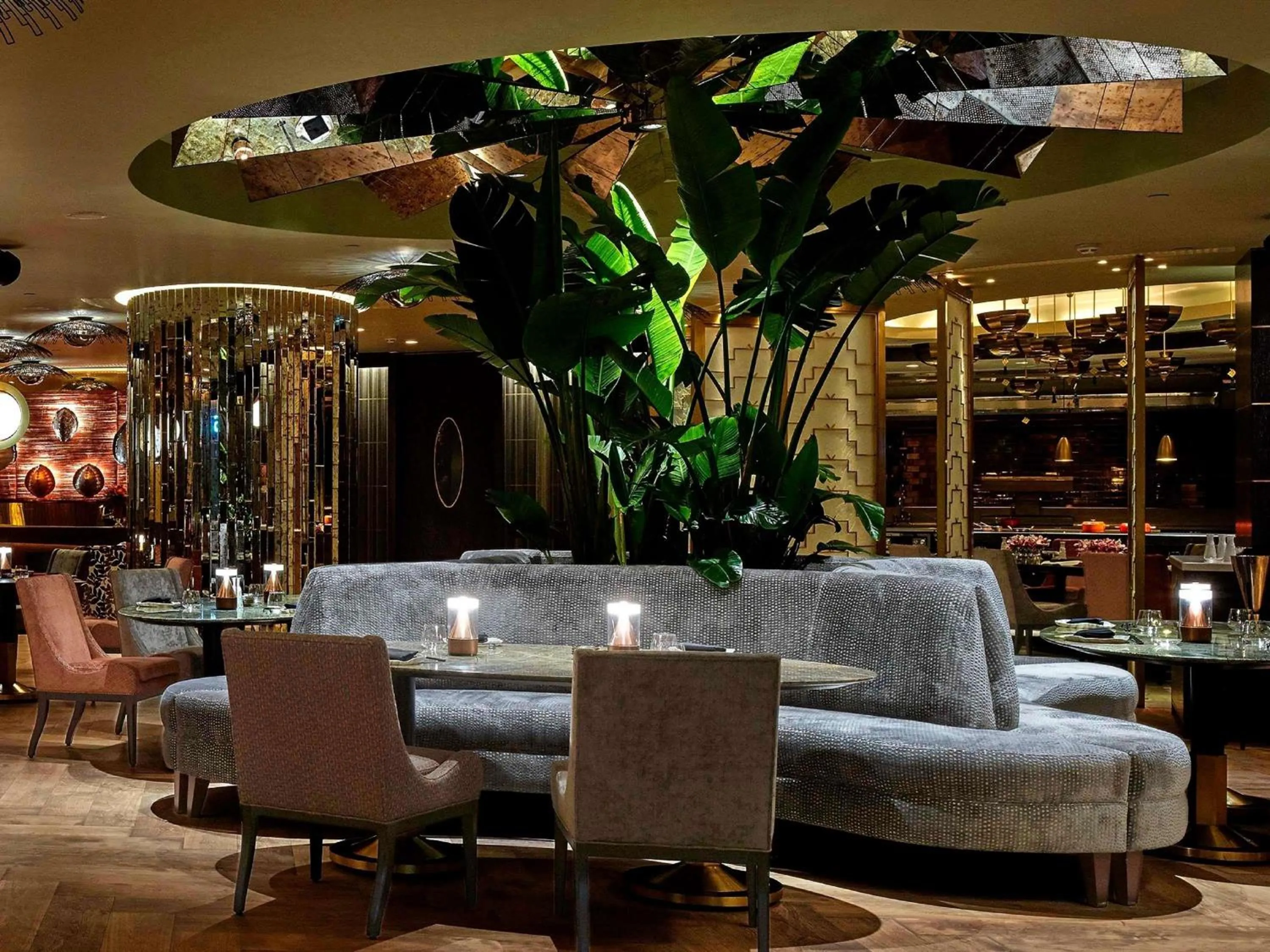 Restaurant/places to eat in Raffles Istanbul