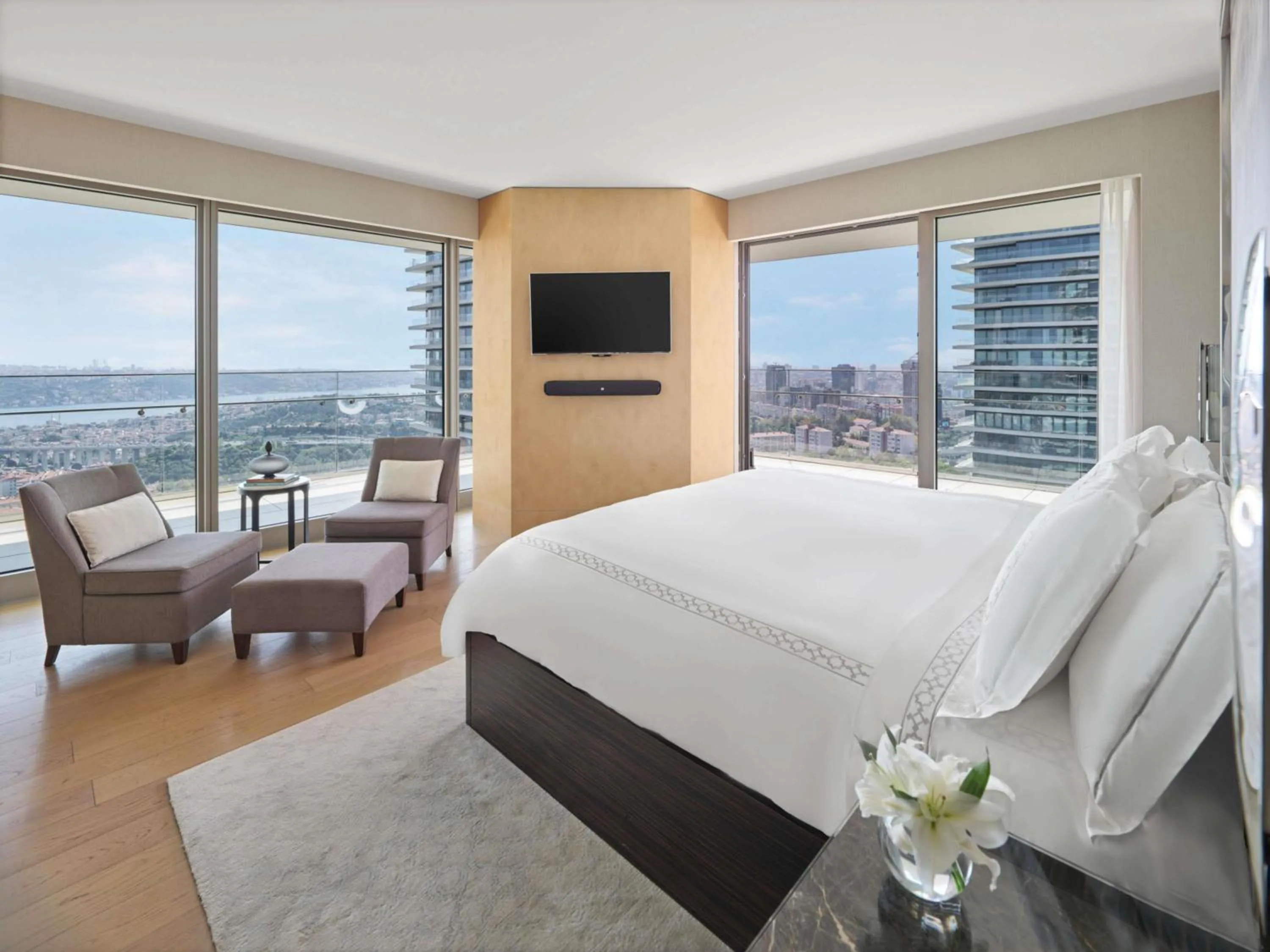 Bedroom, Bed in Raffles Istanbul