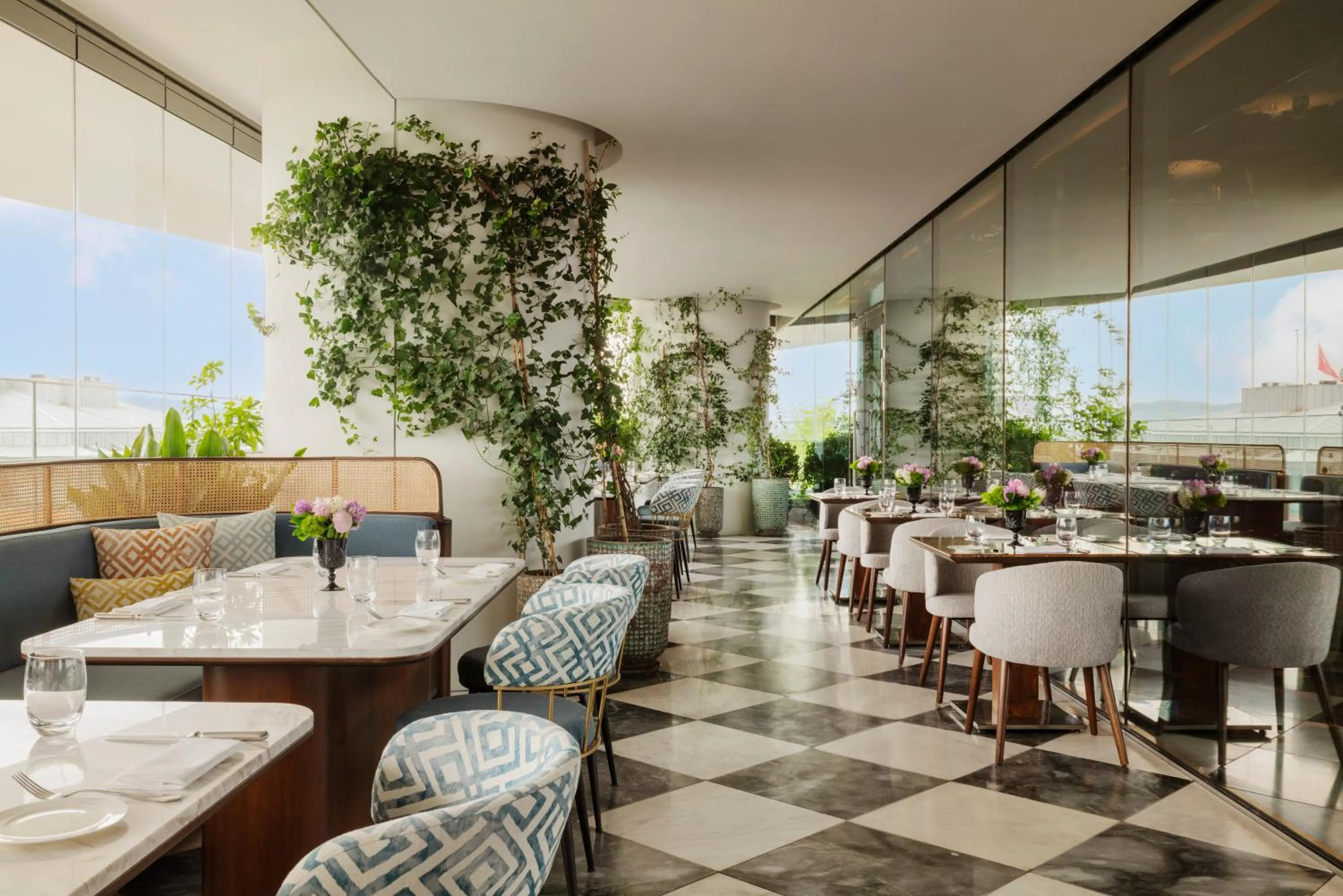 Restaurant/places to eat in Raffles Istanbul