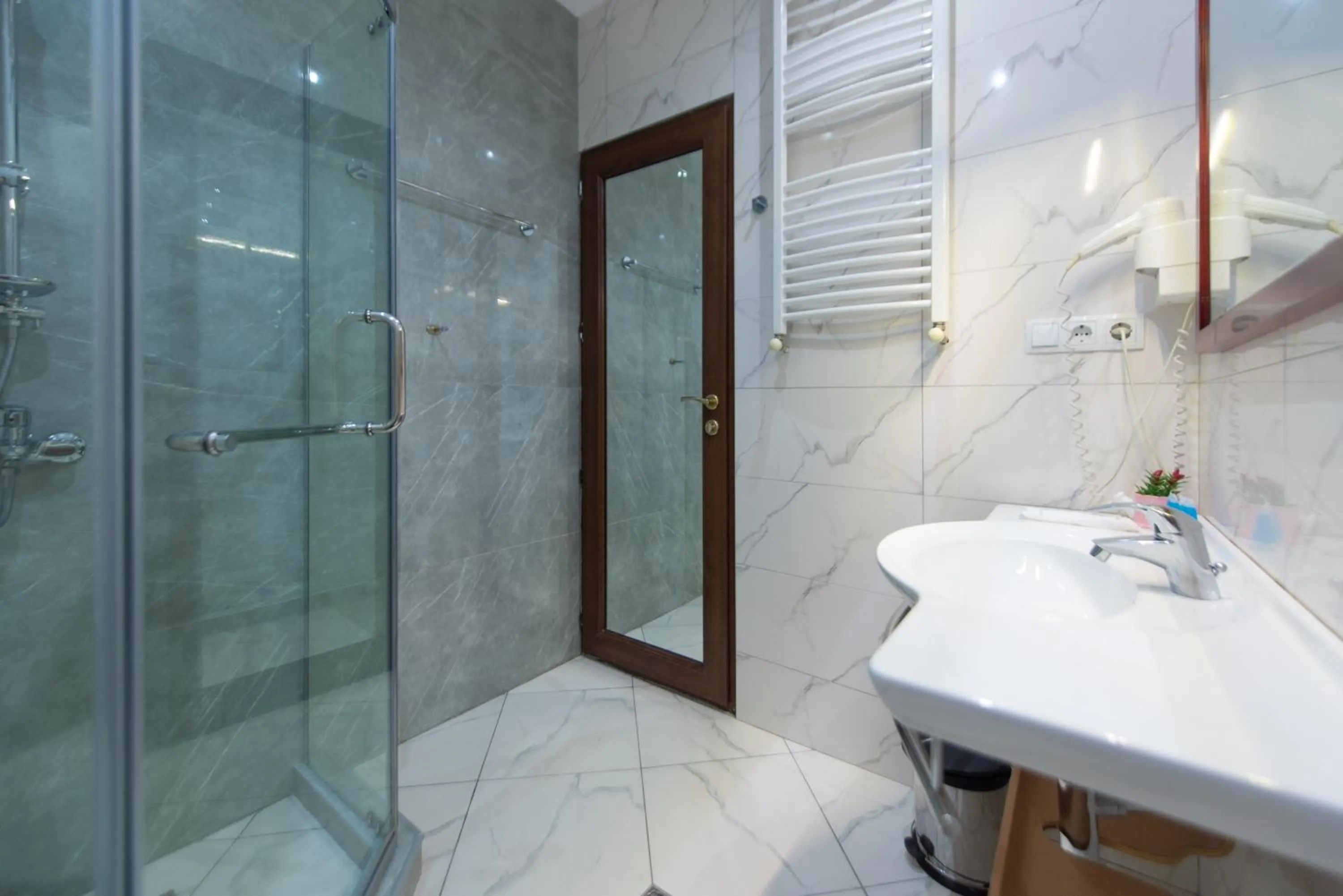 Shower in Kraveli Hotel