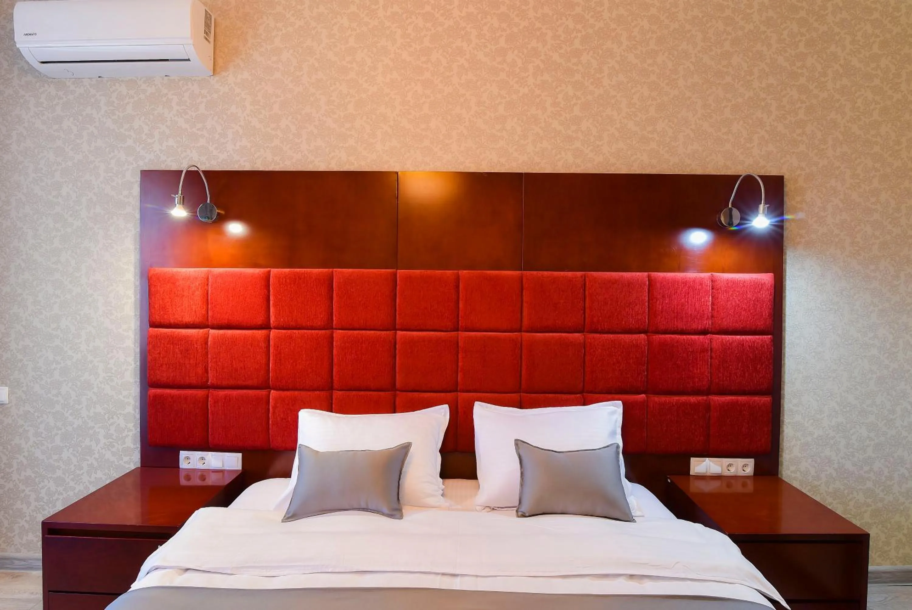 Bed in Kraveli Hotel