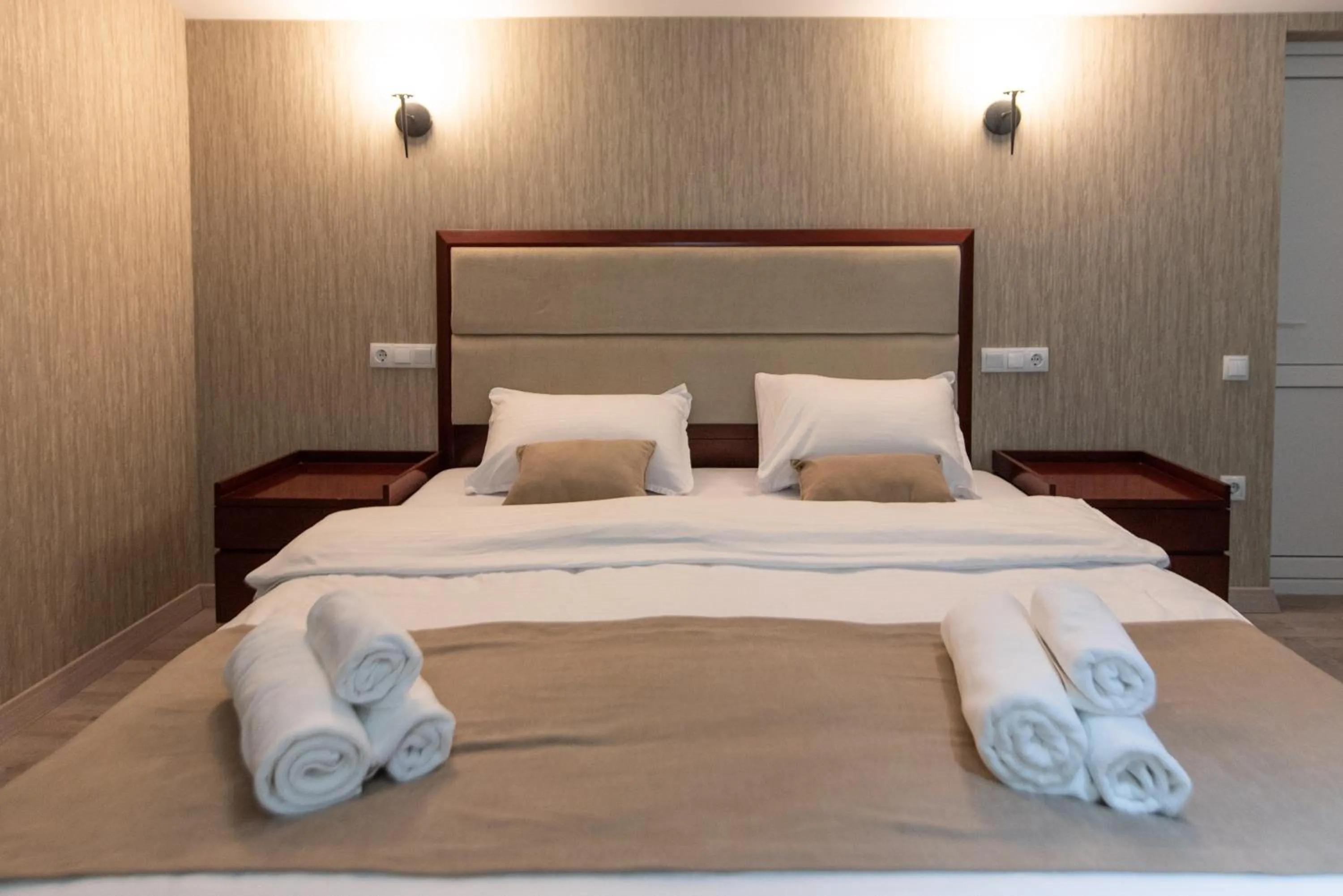 Bed in Kraveli Hotel