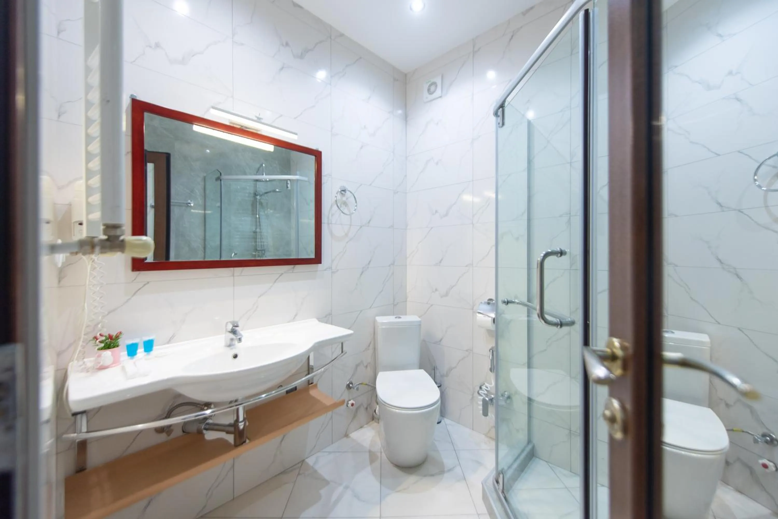 Shower in Kraveli Hotel