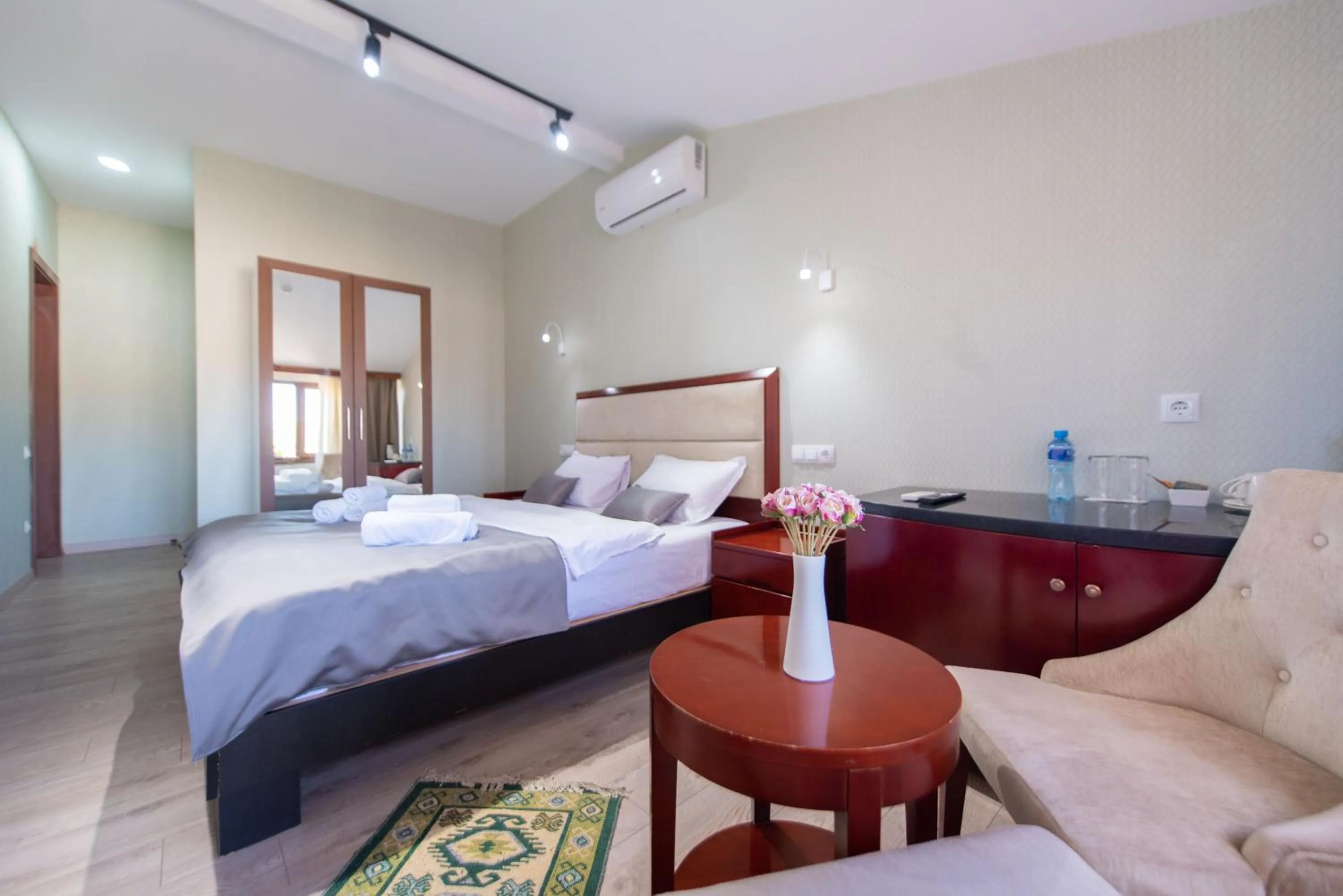 Bed in Kraveli Hotel