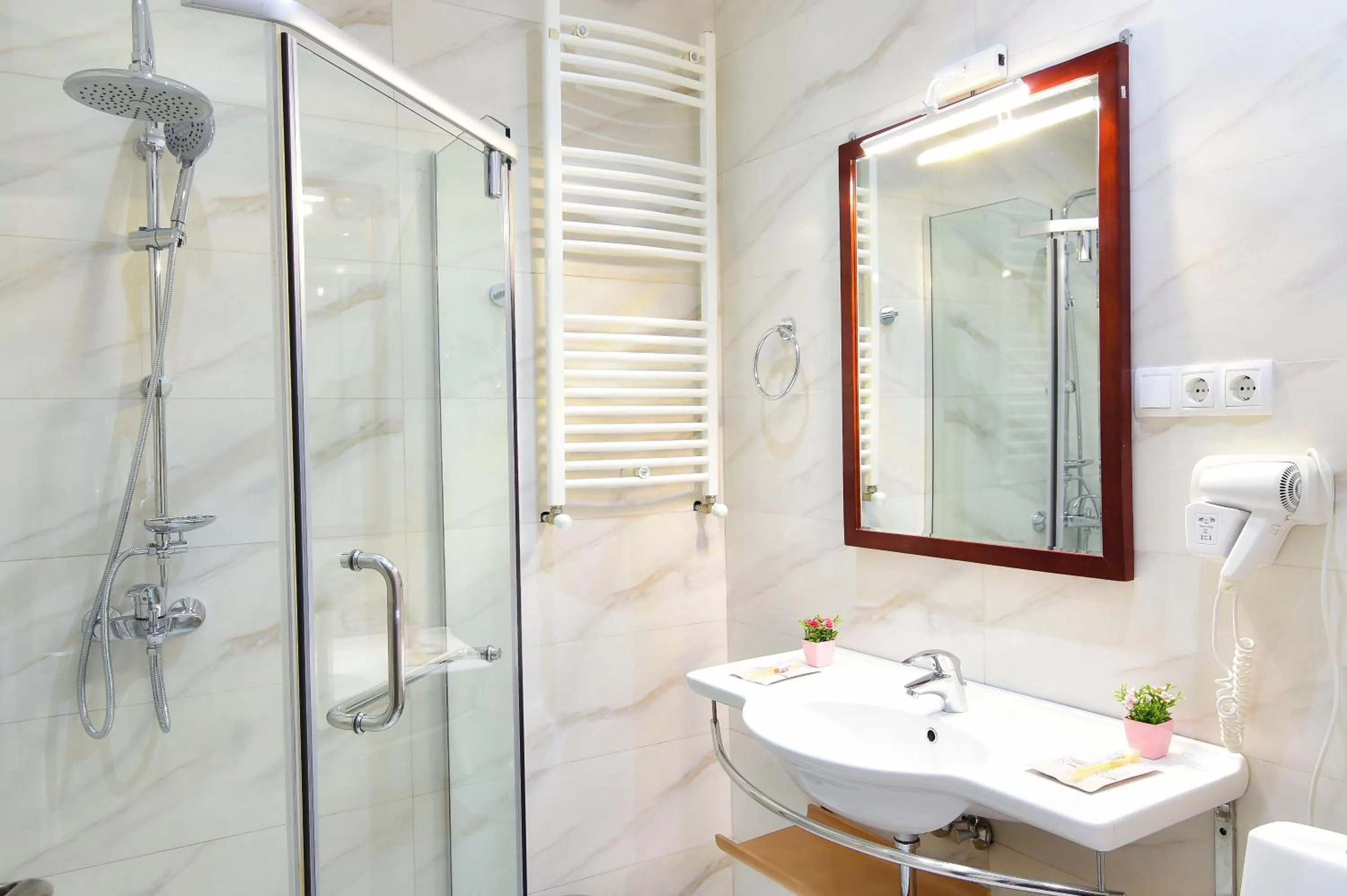 Shower in Kraveli Hotel