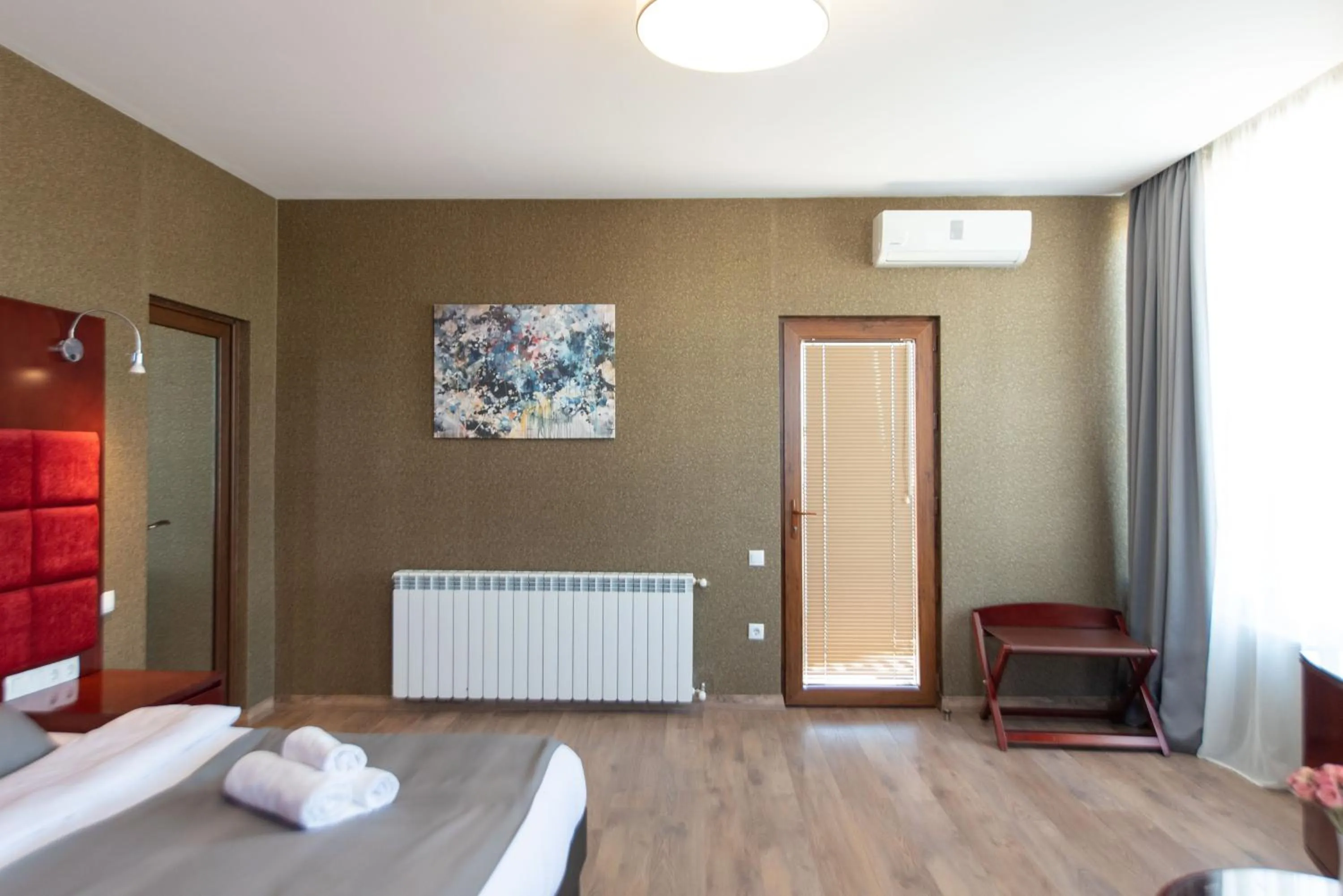 Bed in Kraveli Hotel