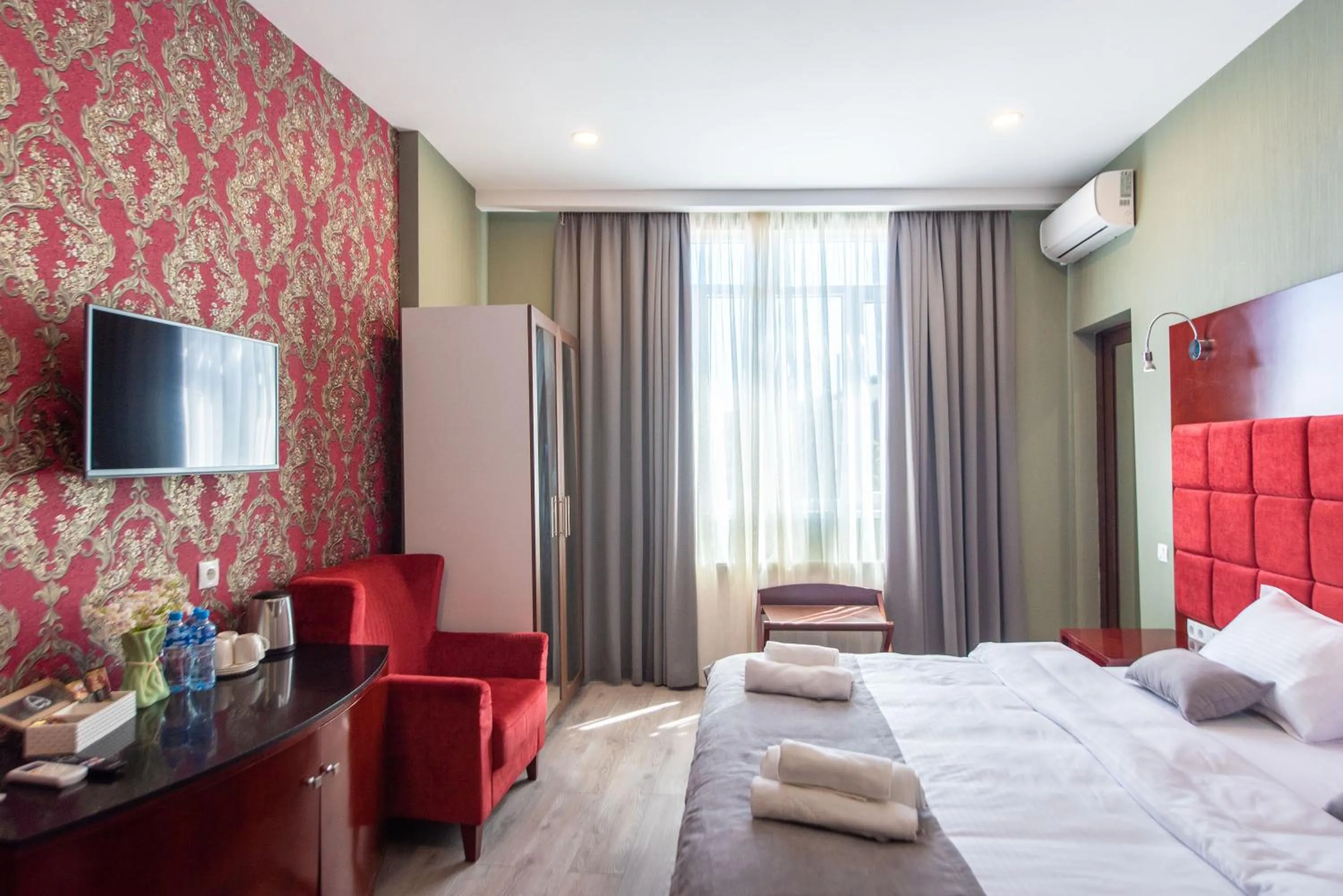 Bed in Kraveli Hotel