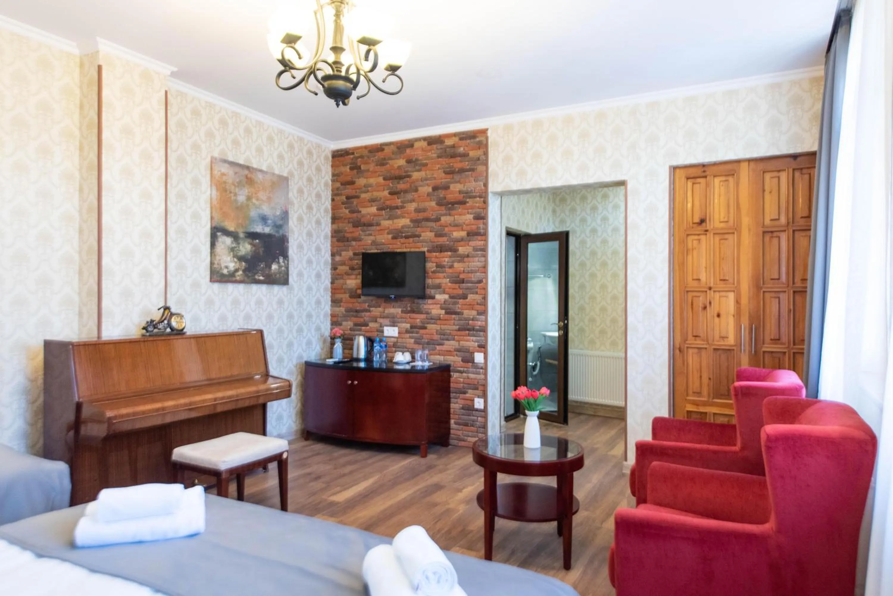 Bed in Kraveli Hotel