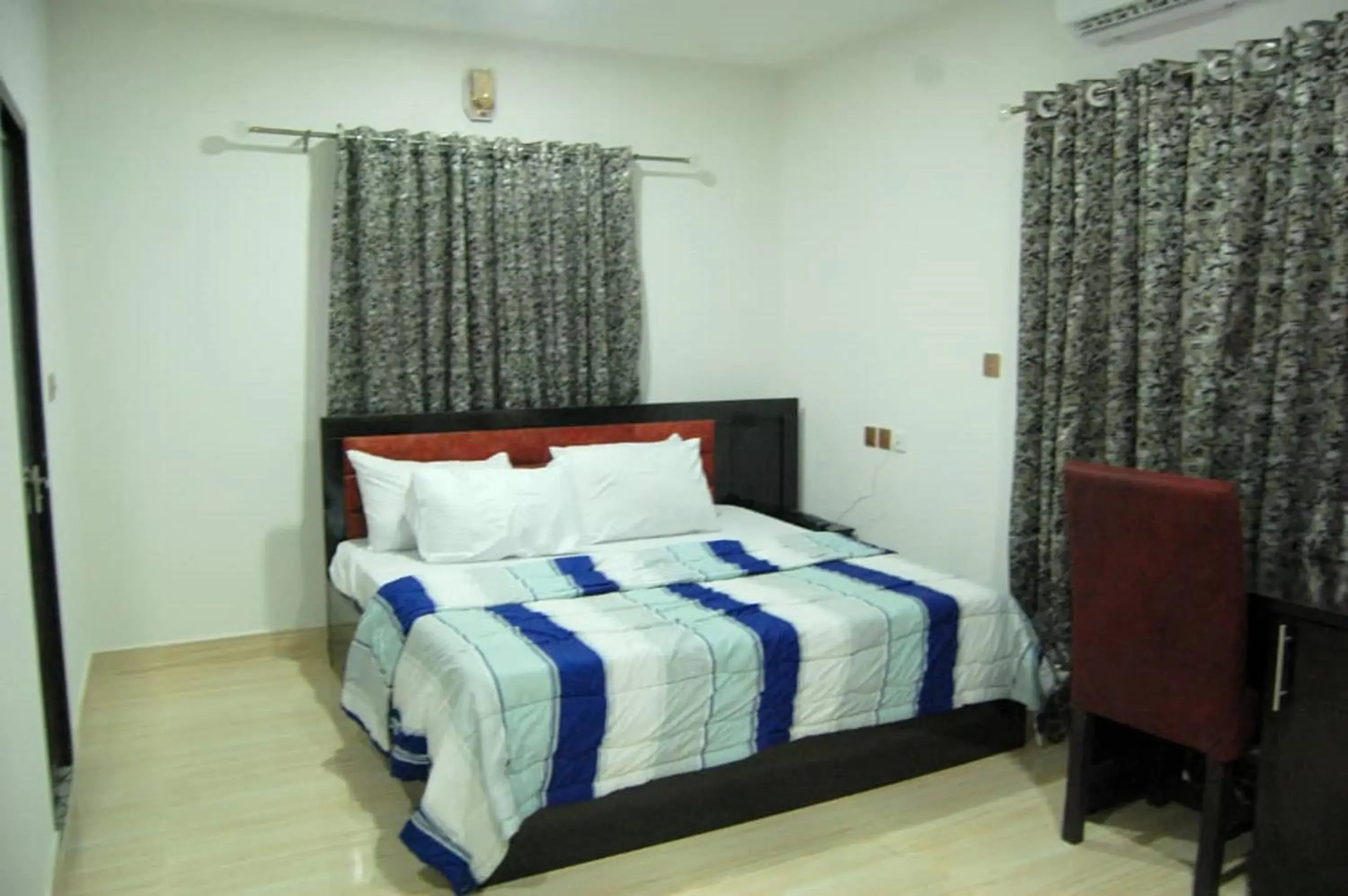 Bed in STARSAPPHIRE LUXURY HOTELS LTD Bed in STARSAPPHIRE LUXURY HOTELS LTD