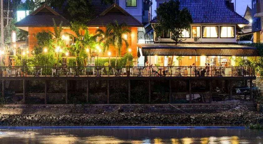 Property building in Ban U Thong Accommodations Property building in Ban U Thong Accommodations