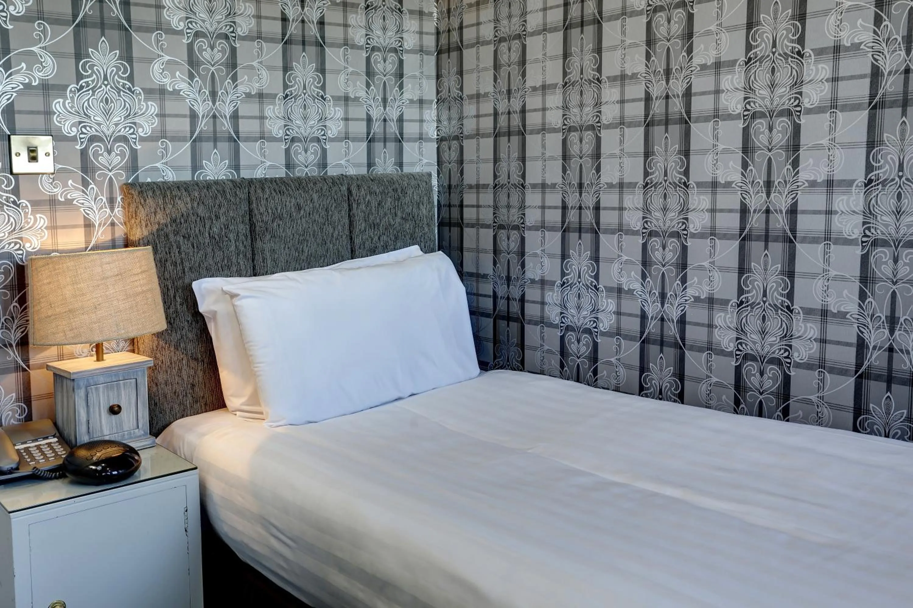 Bed in Braid Hills Hotel