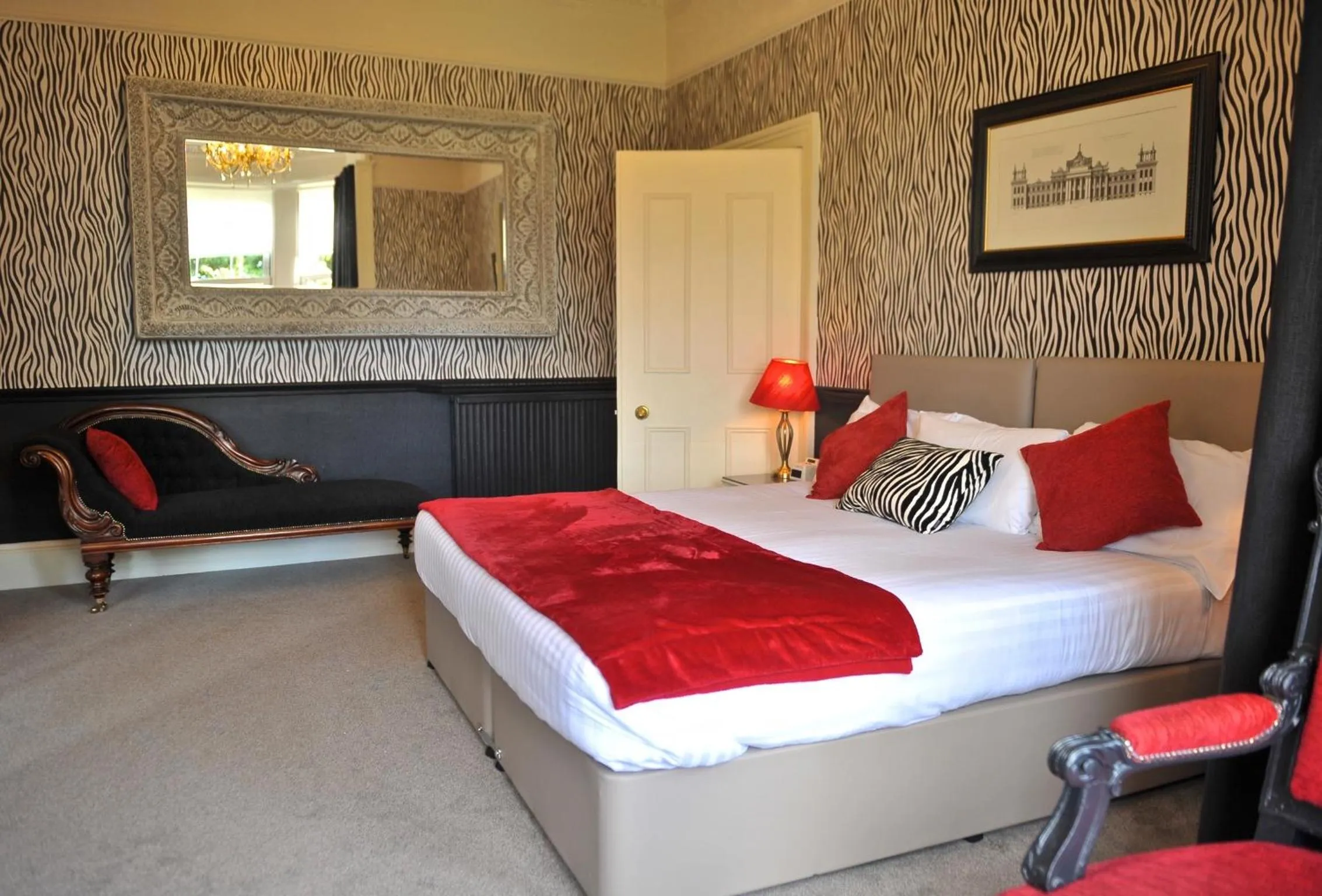 Bedroom, Bed in Braid Hills Hotel