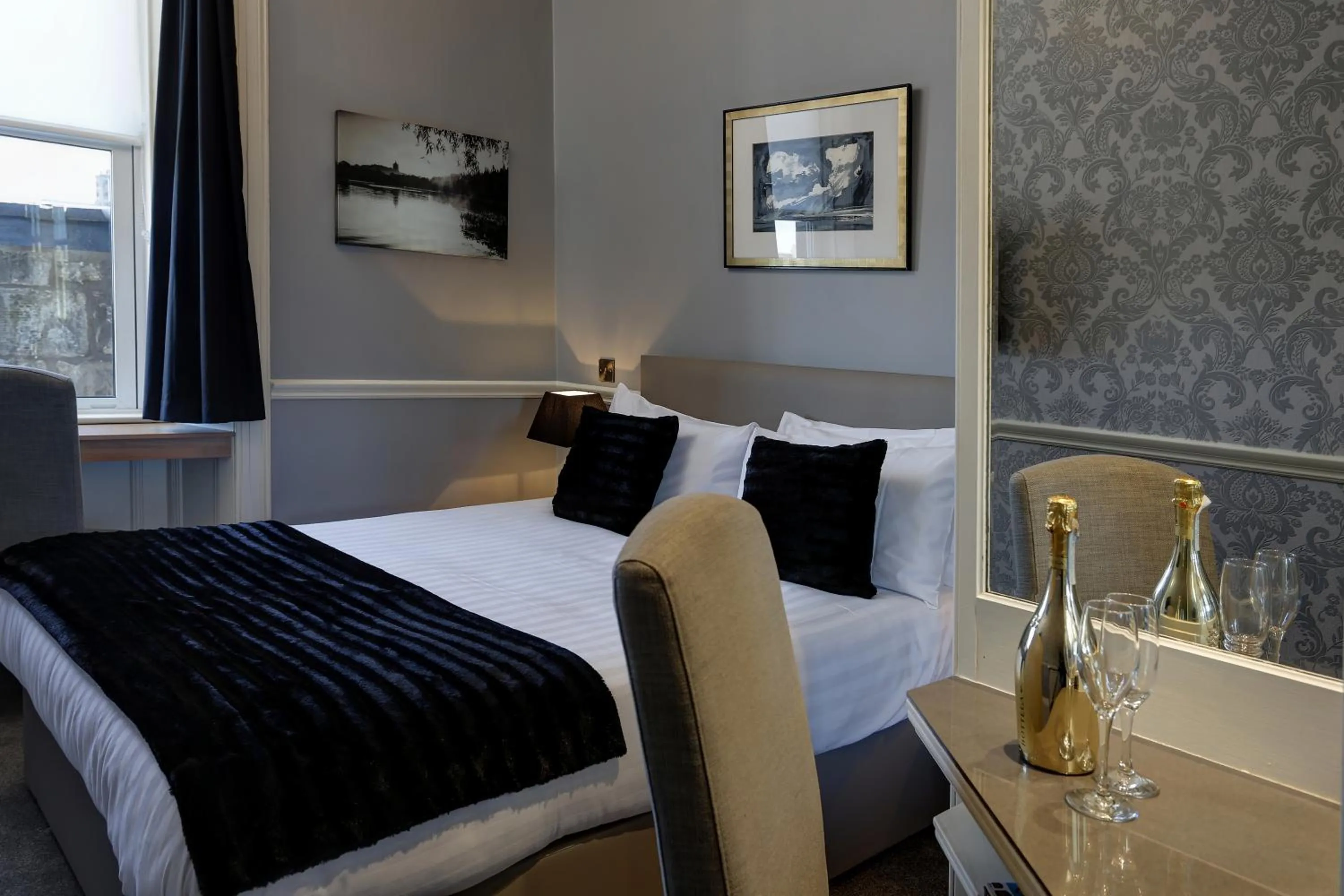 Bed in Braid Hills Hotel