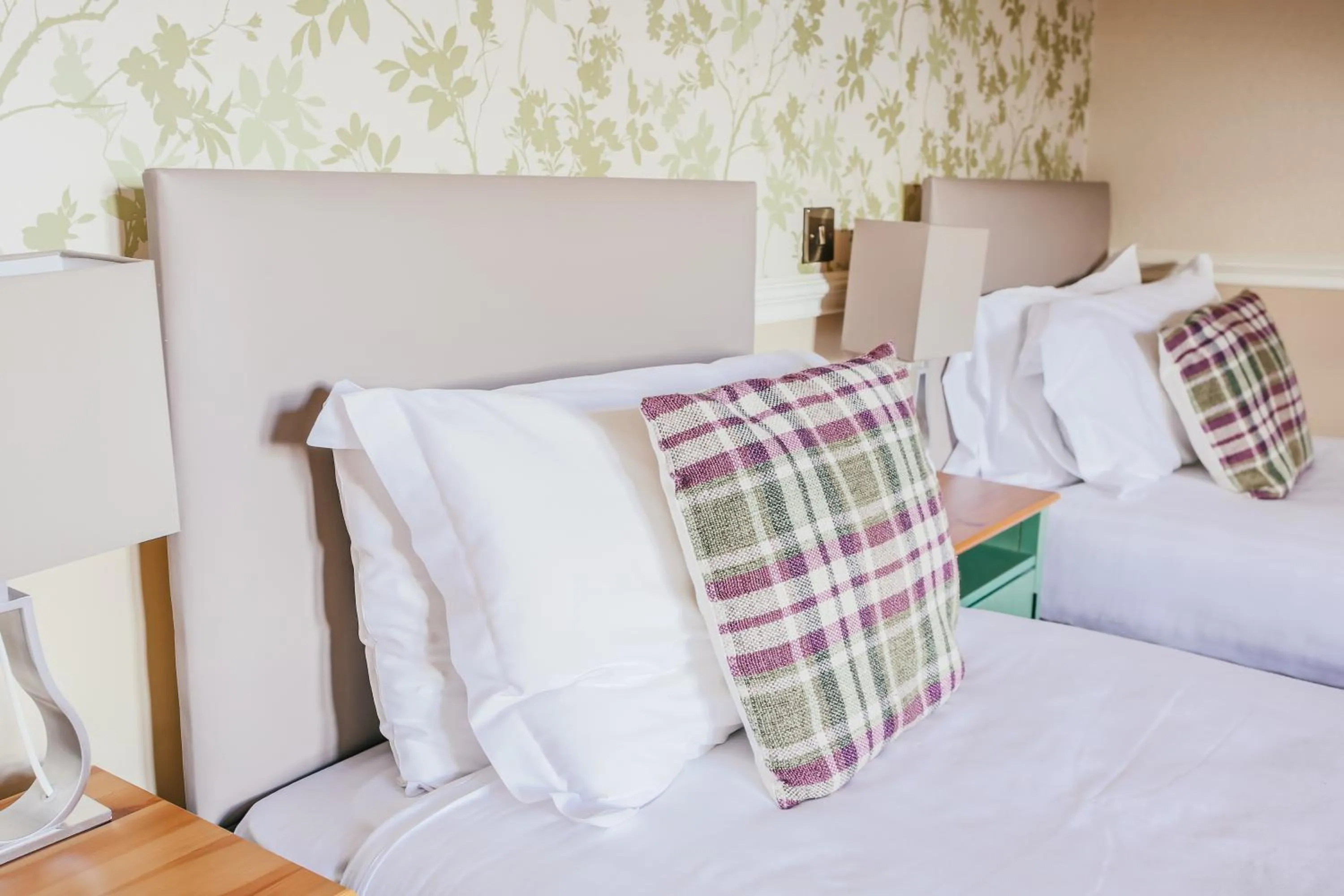 Bedroom, Bed in Braid Hills Hotel