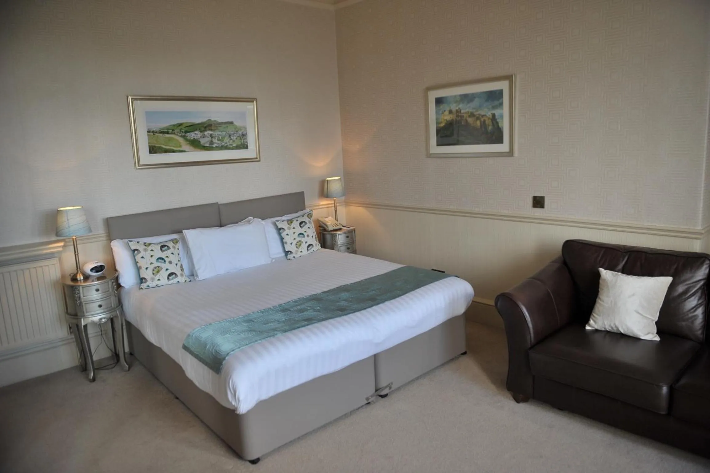 Bedroom, Bed in Braid Hills Hotel