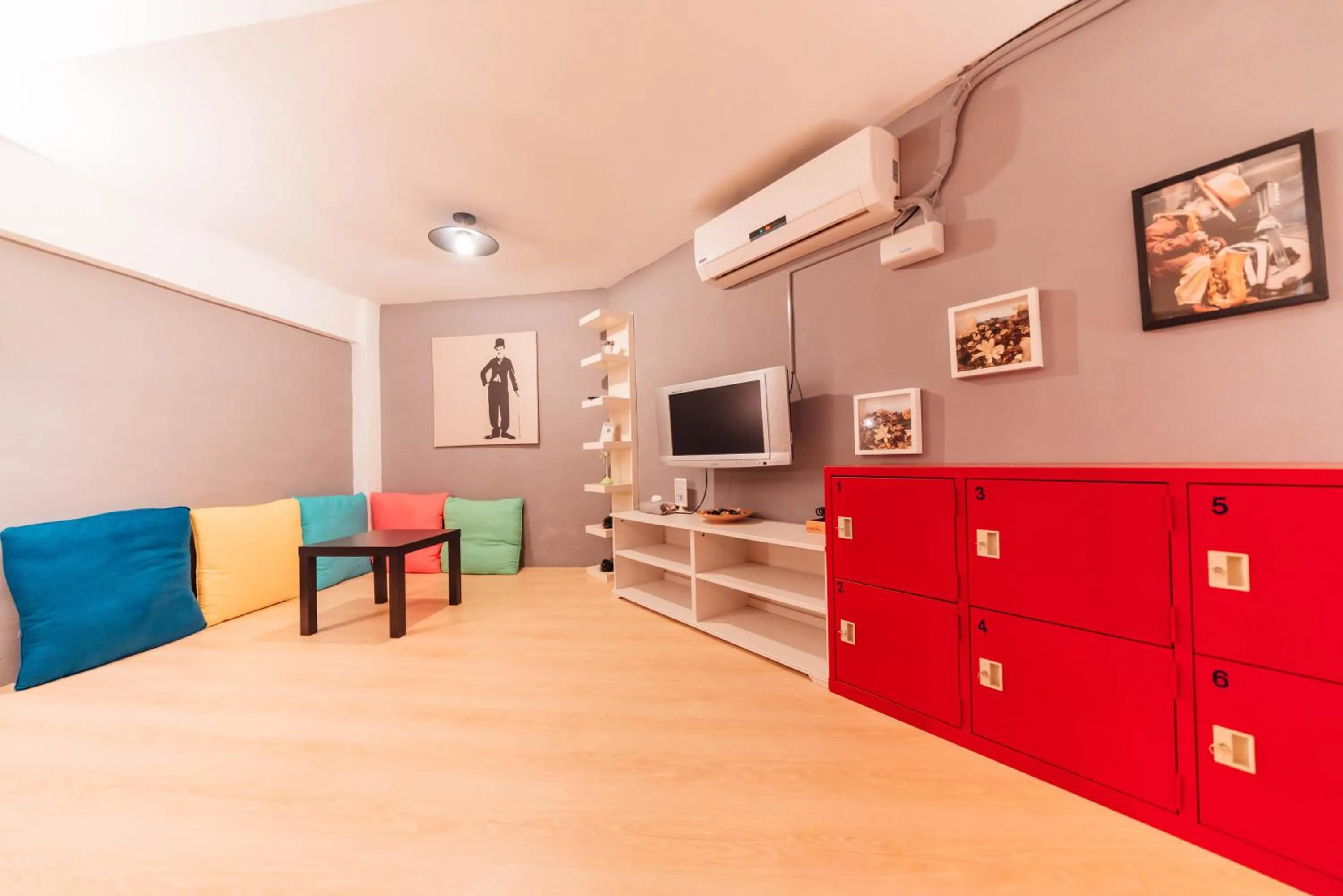 Photo of the whole room in Story Inn City