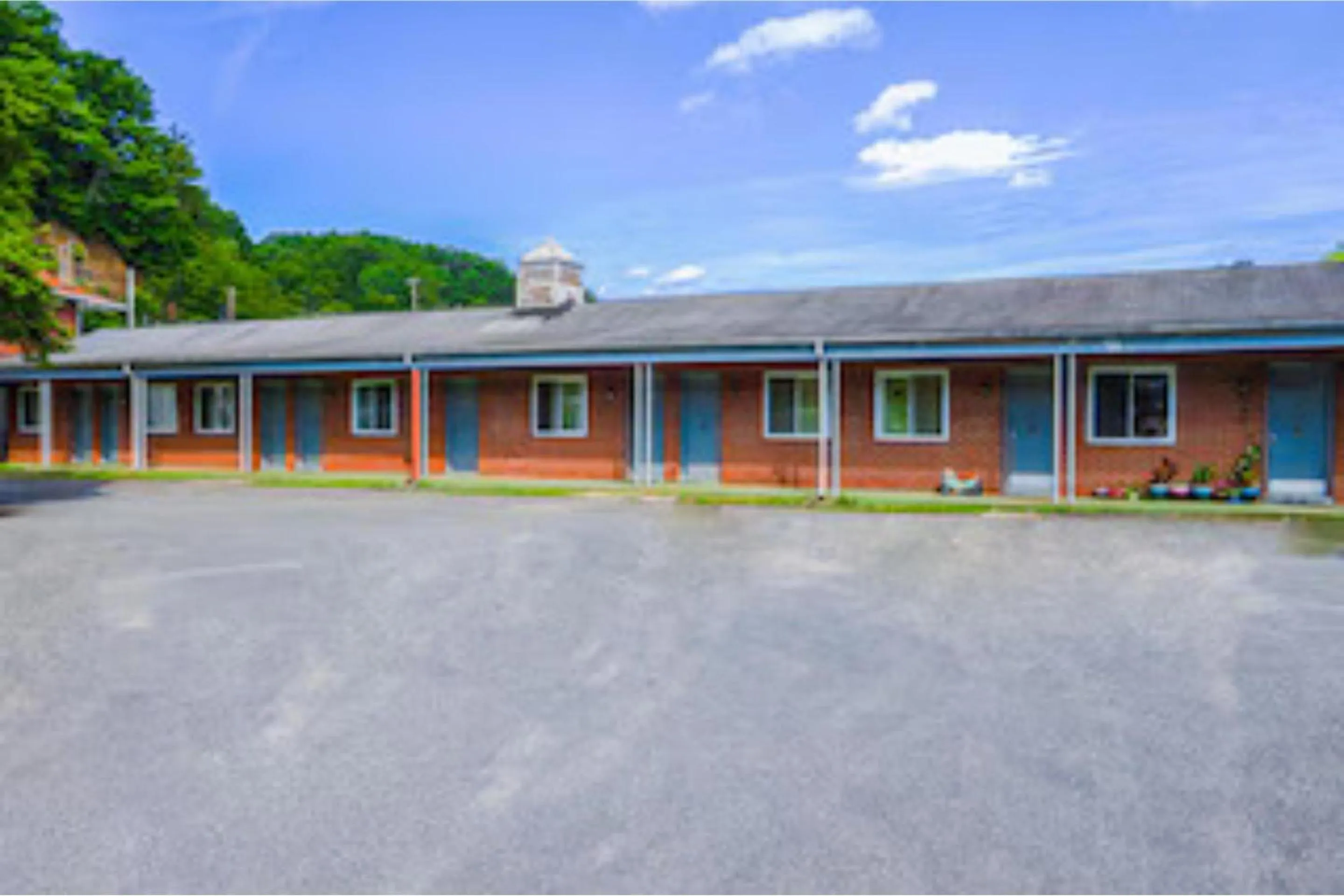 Parking in Travelers Inn by OYO Beaver, Hwy 19