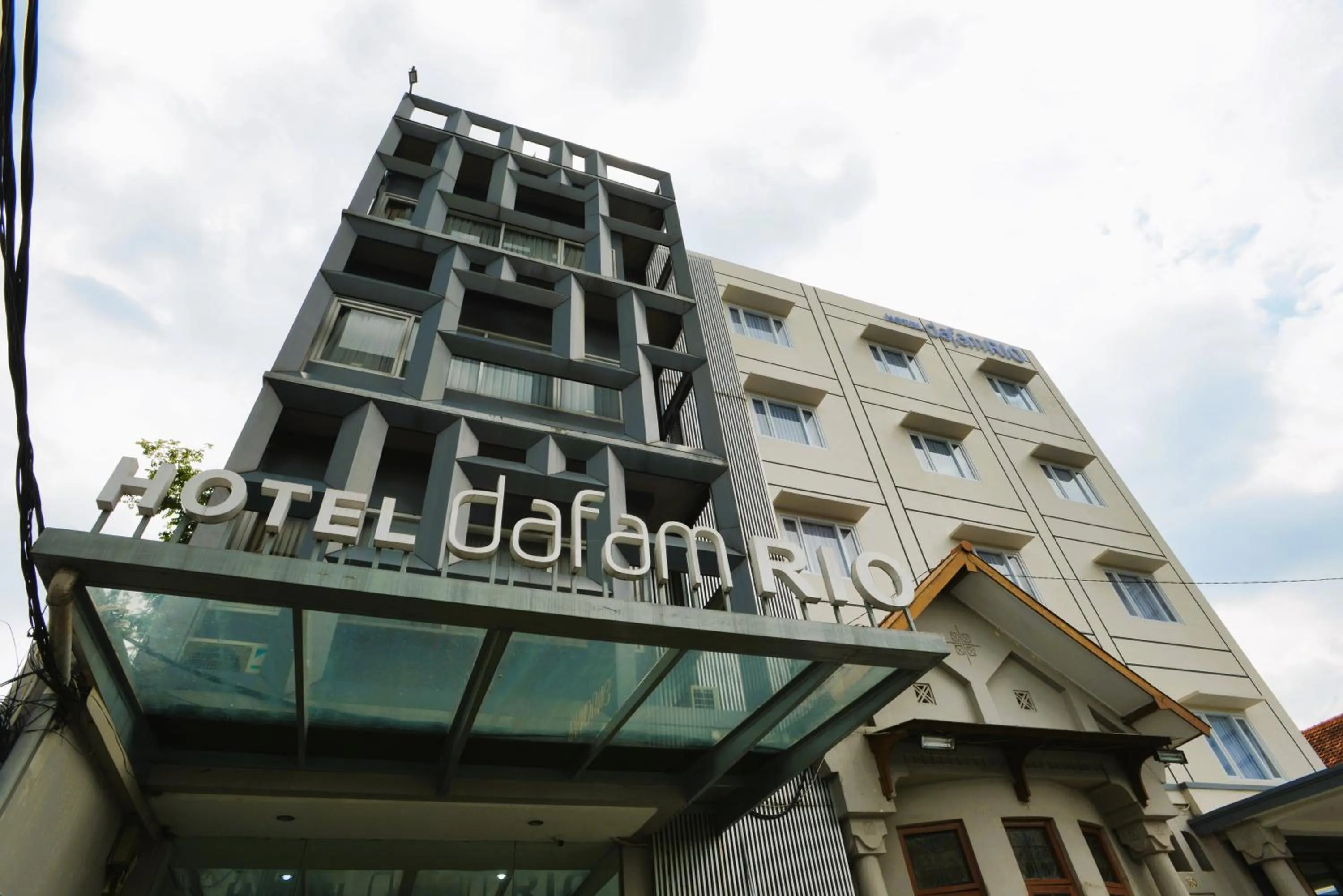 Property building in Hotel Dafam Rio