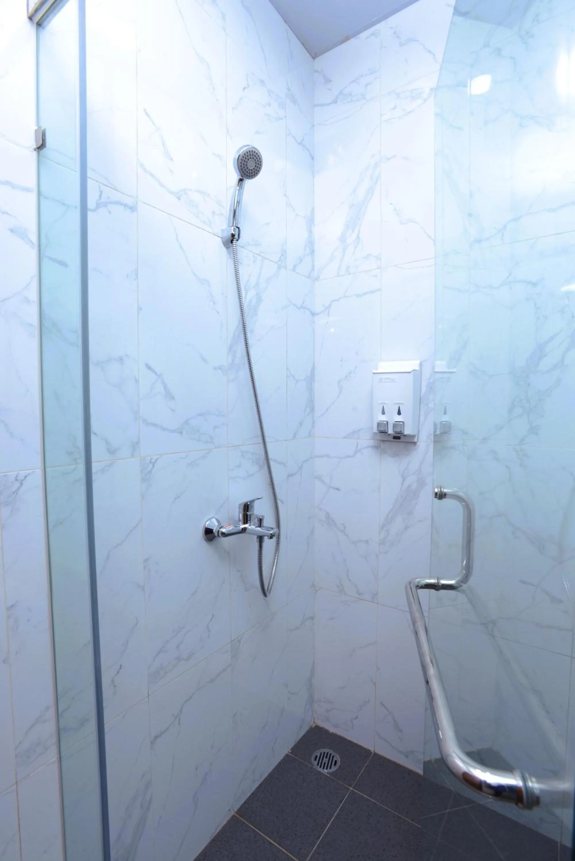 Shower in Hotel Dafam Rio