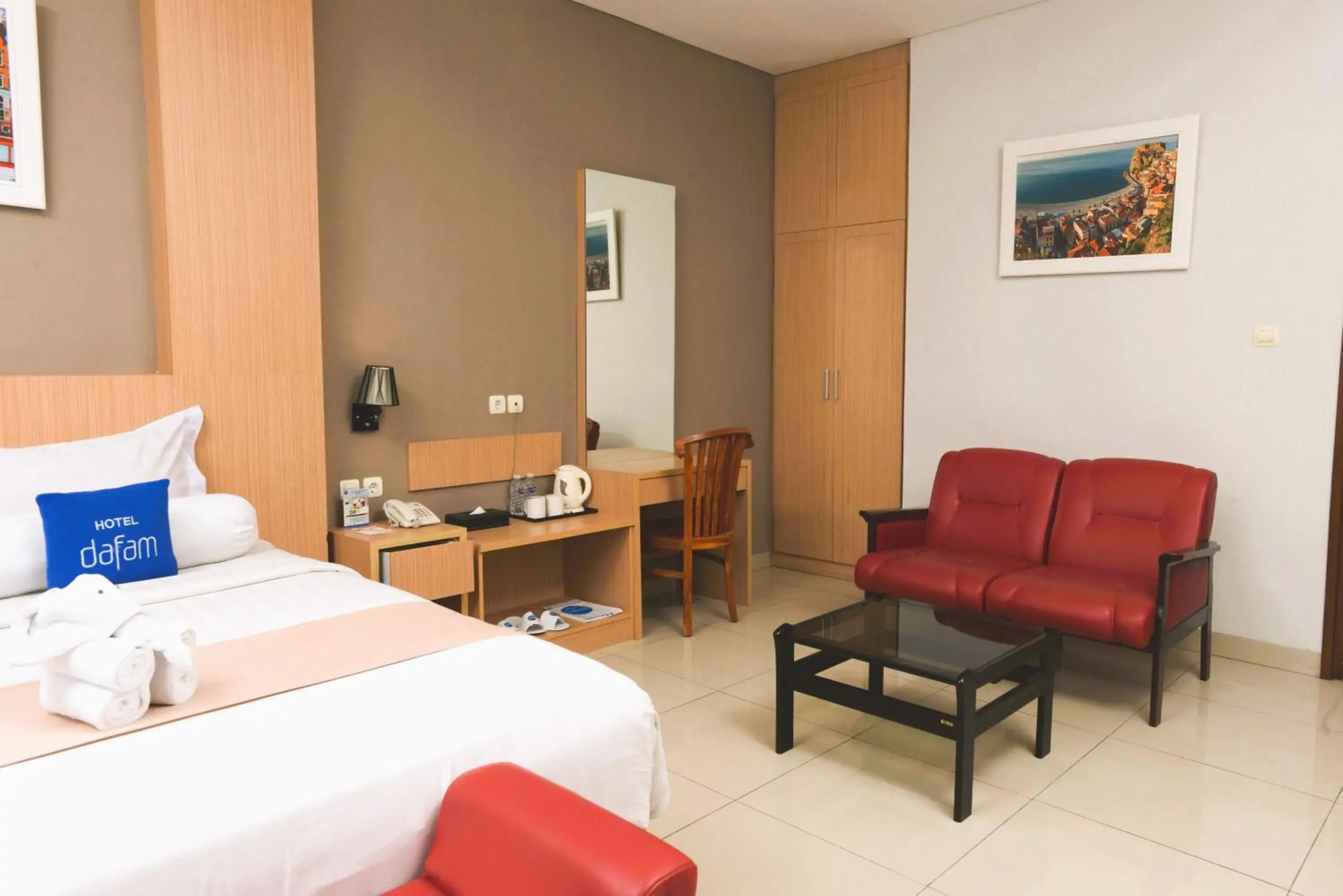 Seating area, Bed in Hotel Dafam Rio Bandung Seating area, Bed in Hotel Dafam Rio Bandung