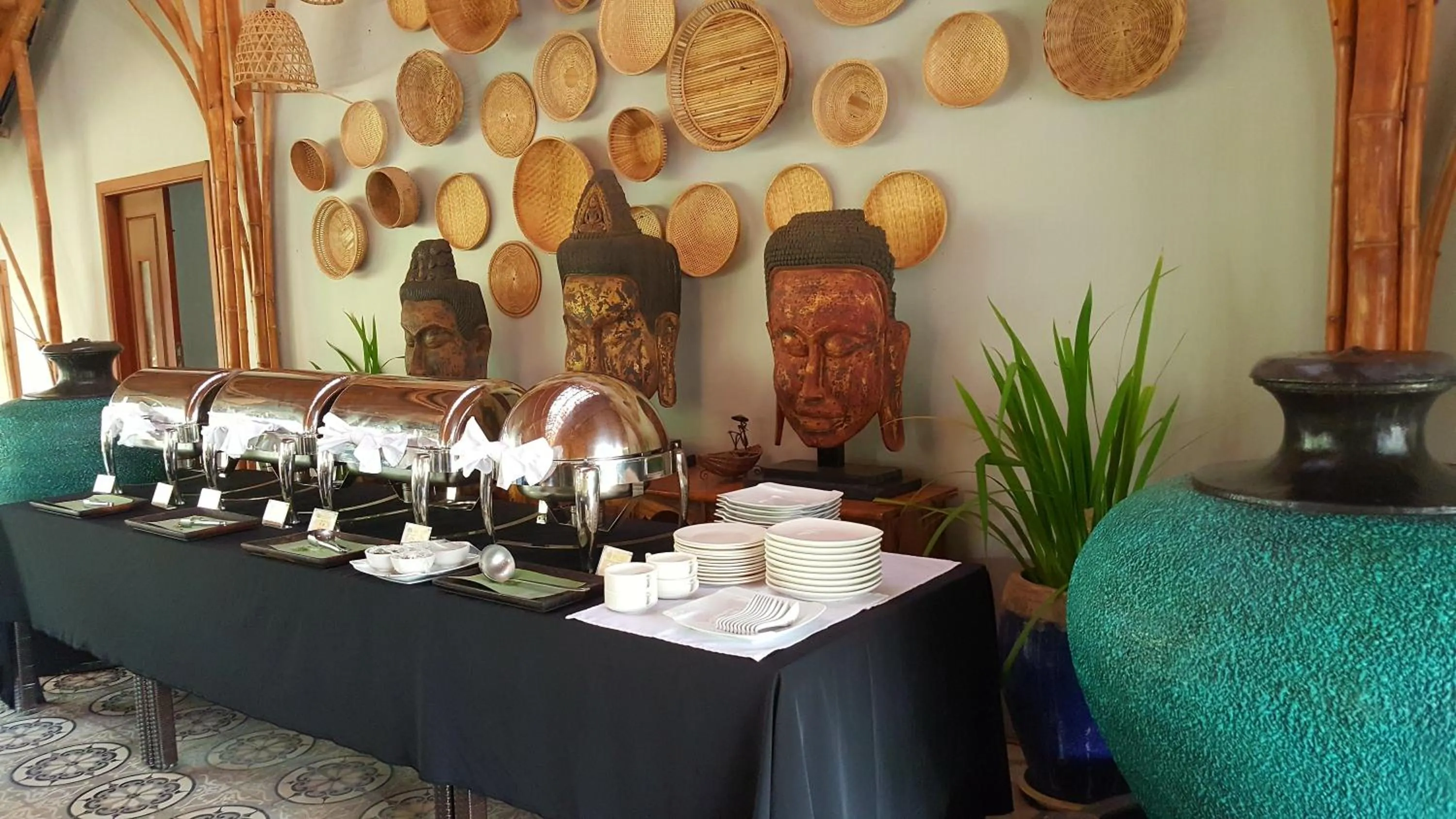 Restaurant/places to eat in Sahaa Beach Resort