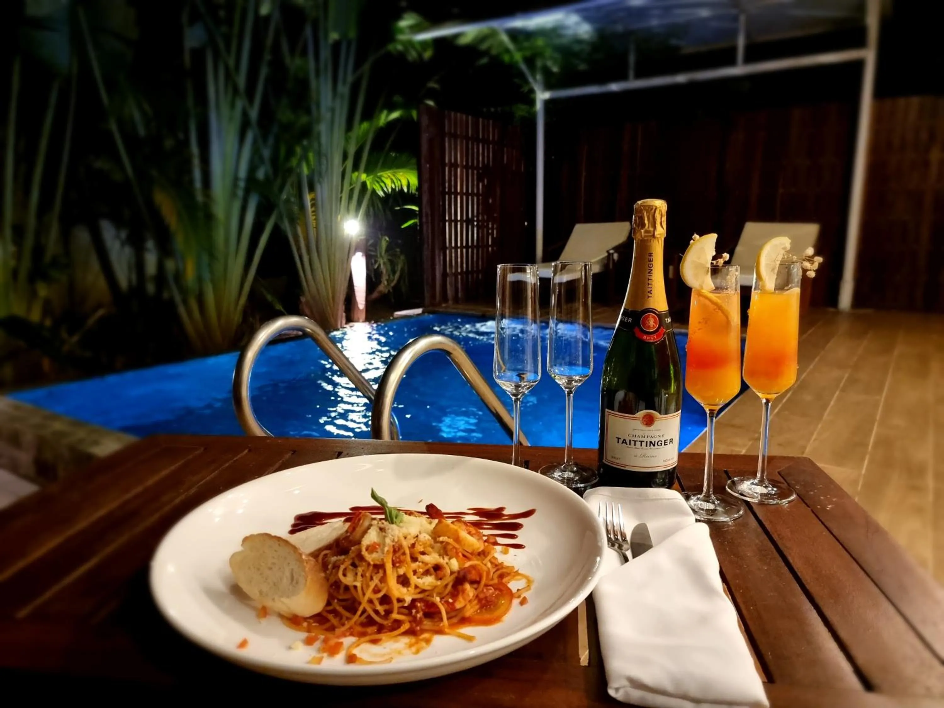 Food and drinks in Sahaa Beach Resort