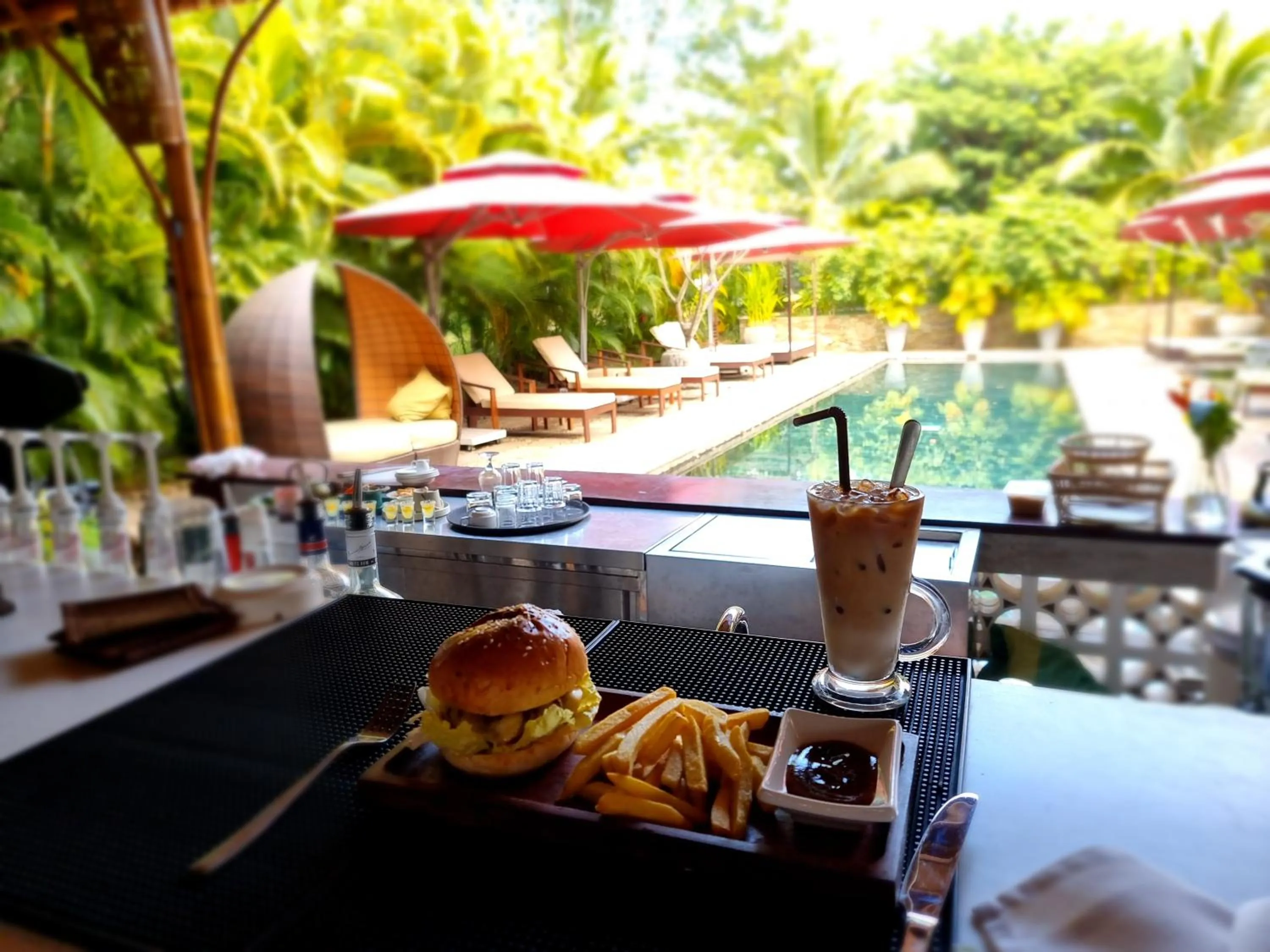 Food and drinks in Sahaa Beach Resort