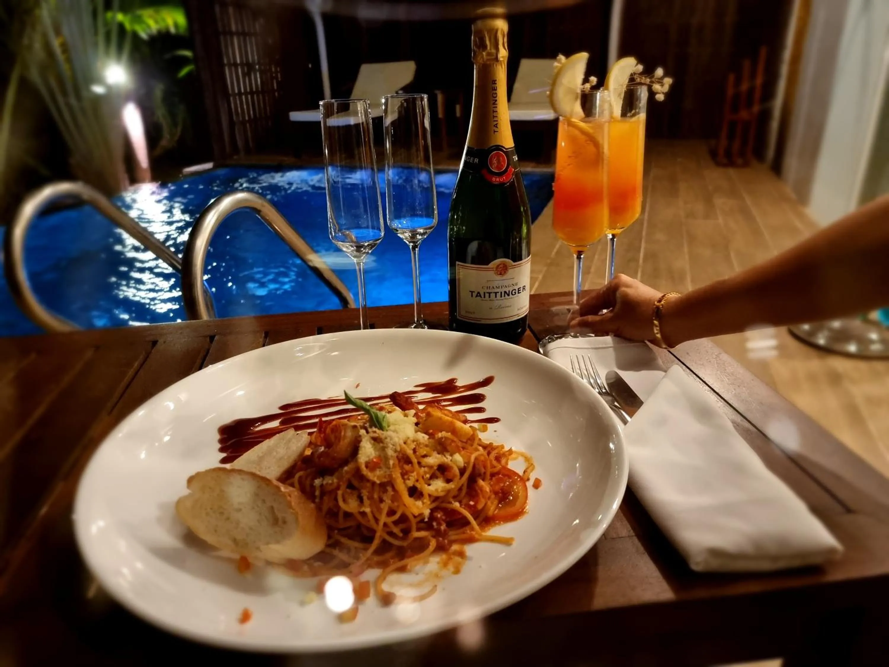 Food and drinks in Sahaa Beach Resort