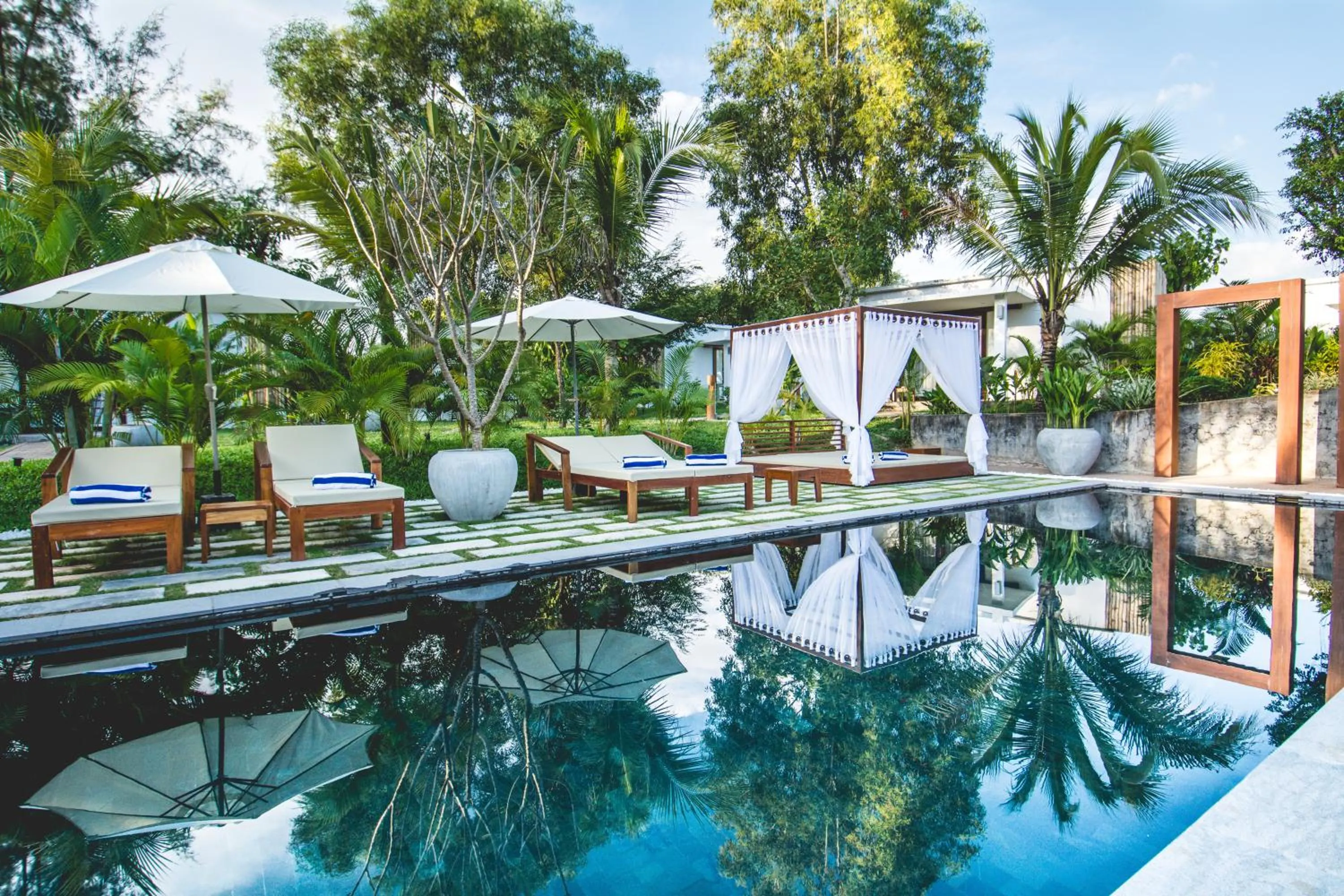 Garden in Sahaa Beach Resort