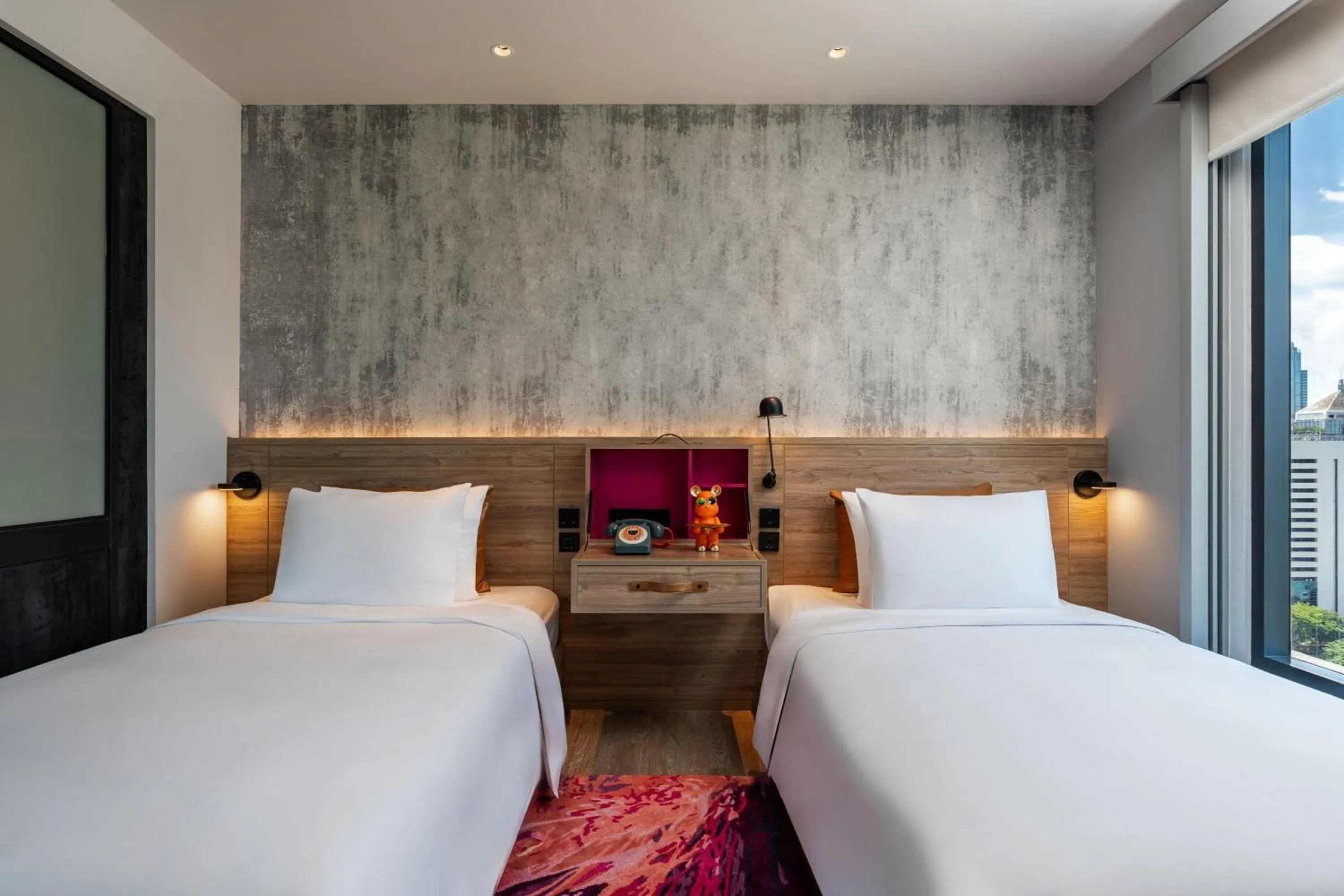 Photo of the whole room, Bed in Moxy Bangkok Ratchaprasong