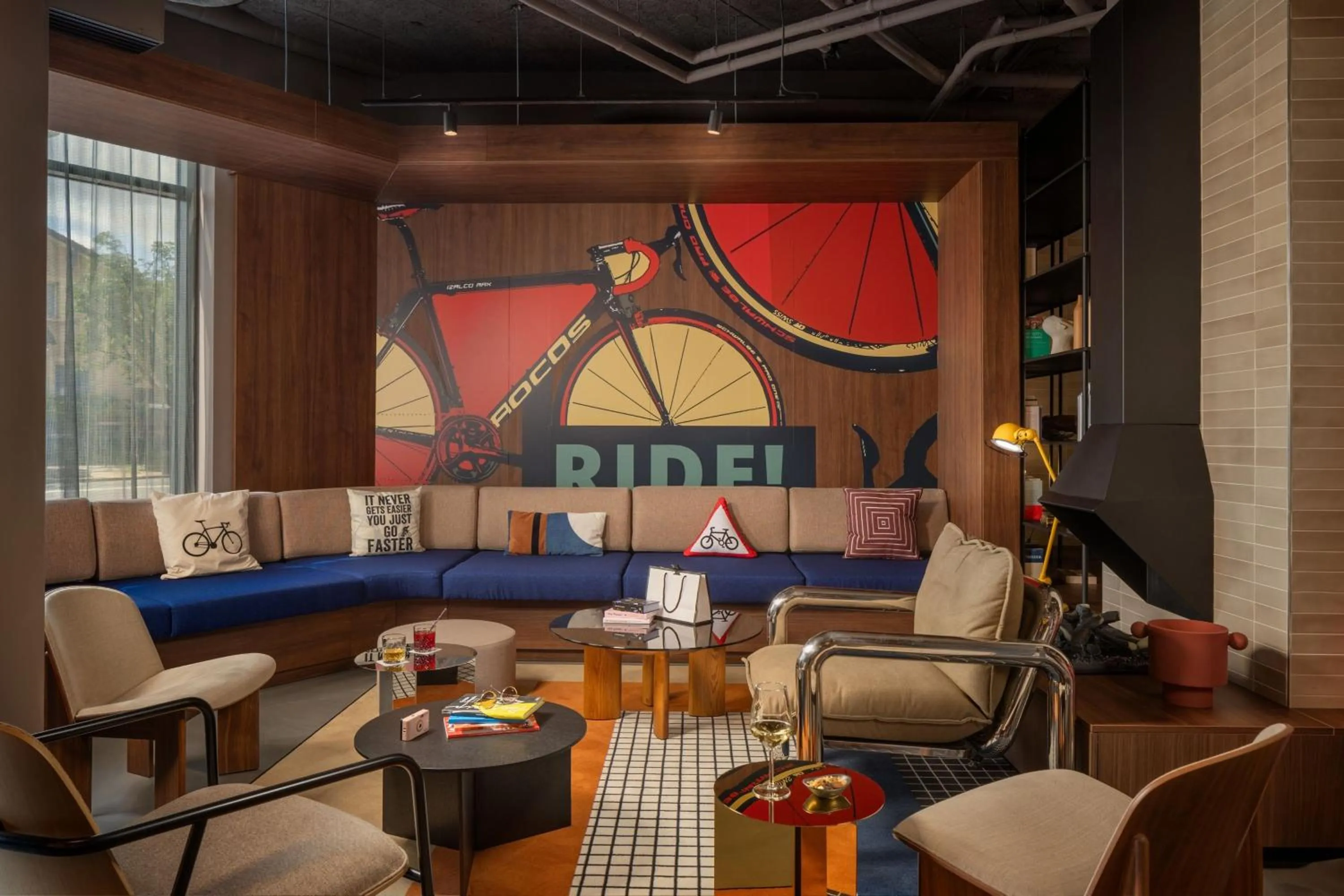 Lobby or reception in Moxy Paris Clamart