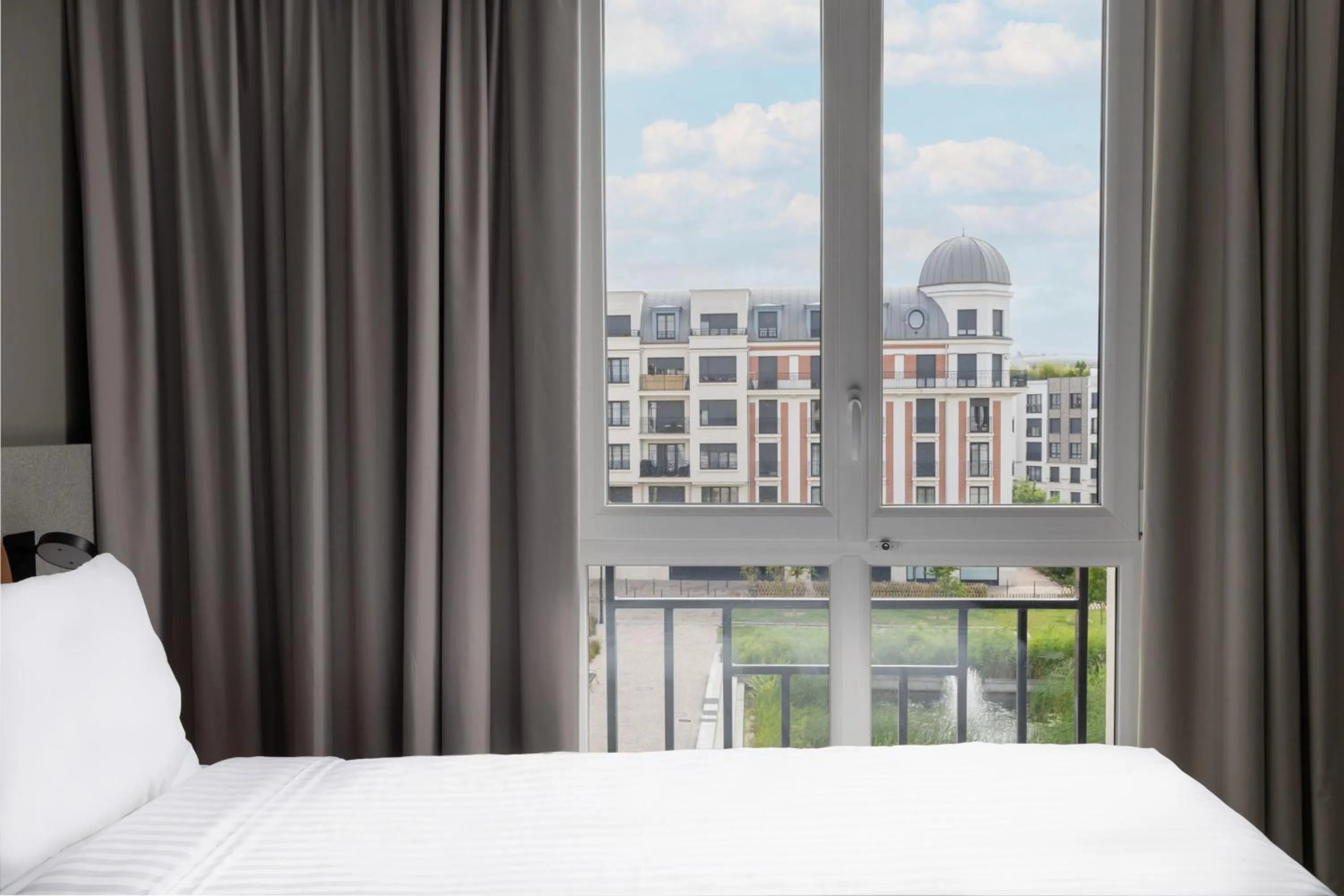 Photo of the whole room, Bed in Moxy Paris Clamart