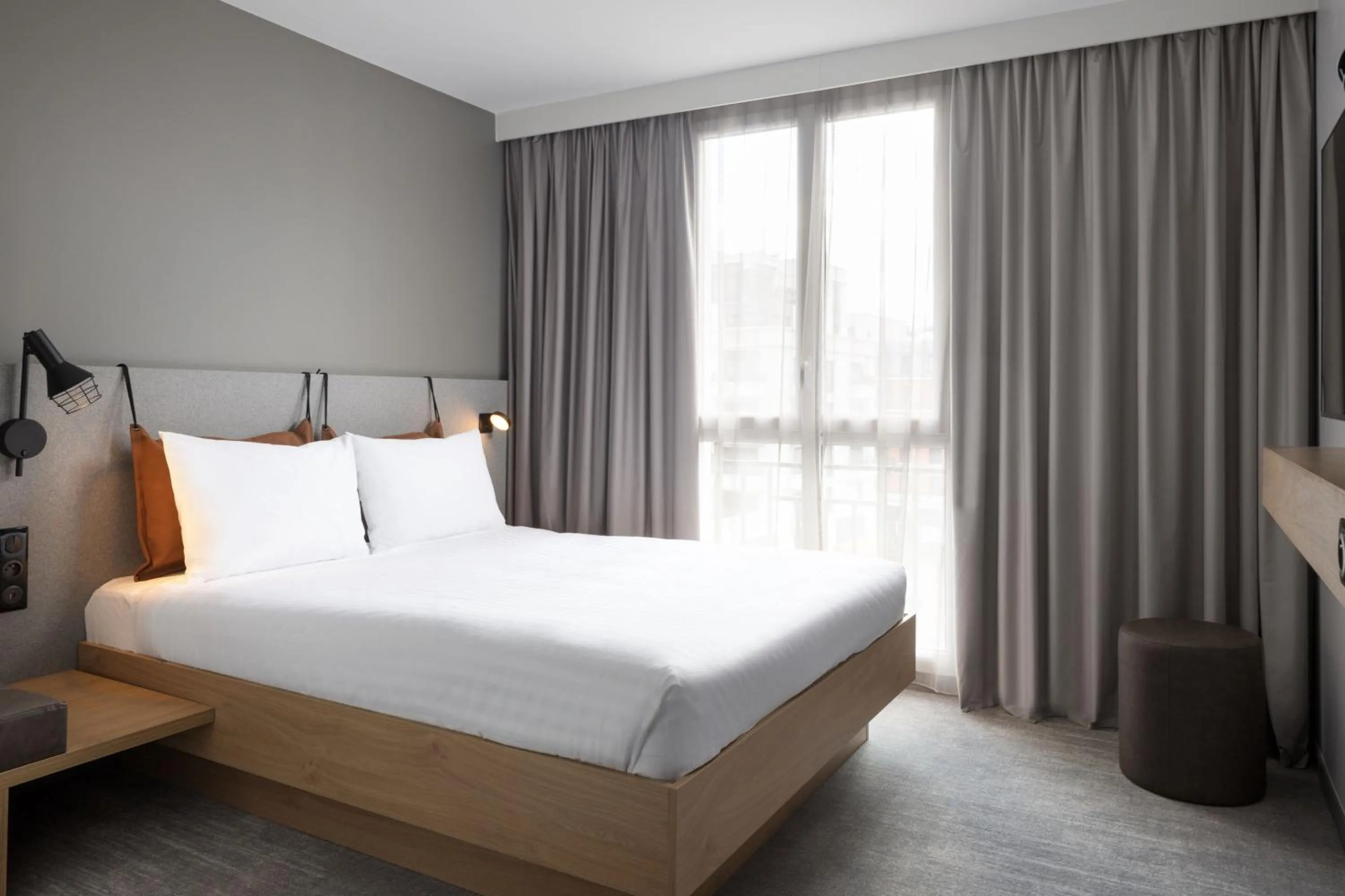 Photo of the whole room, Bed in Moxy Paris Clamart