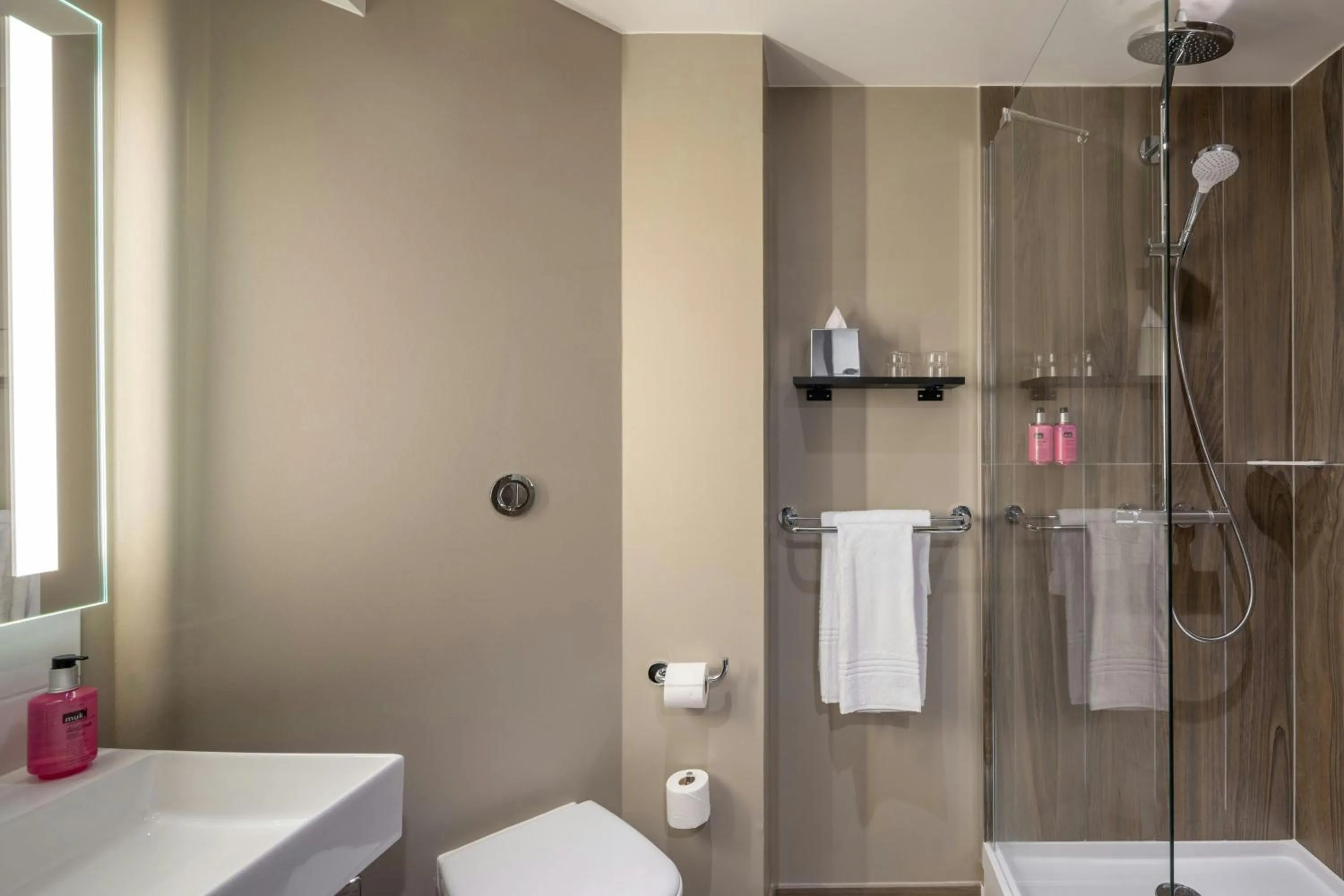 Bathroom in Moxy Paris Clamart